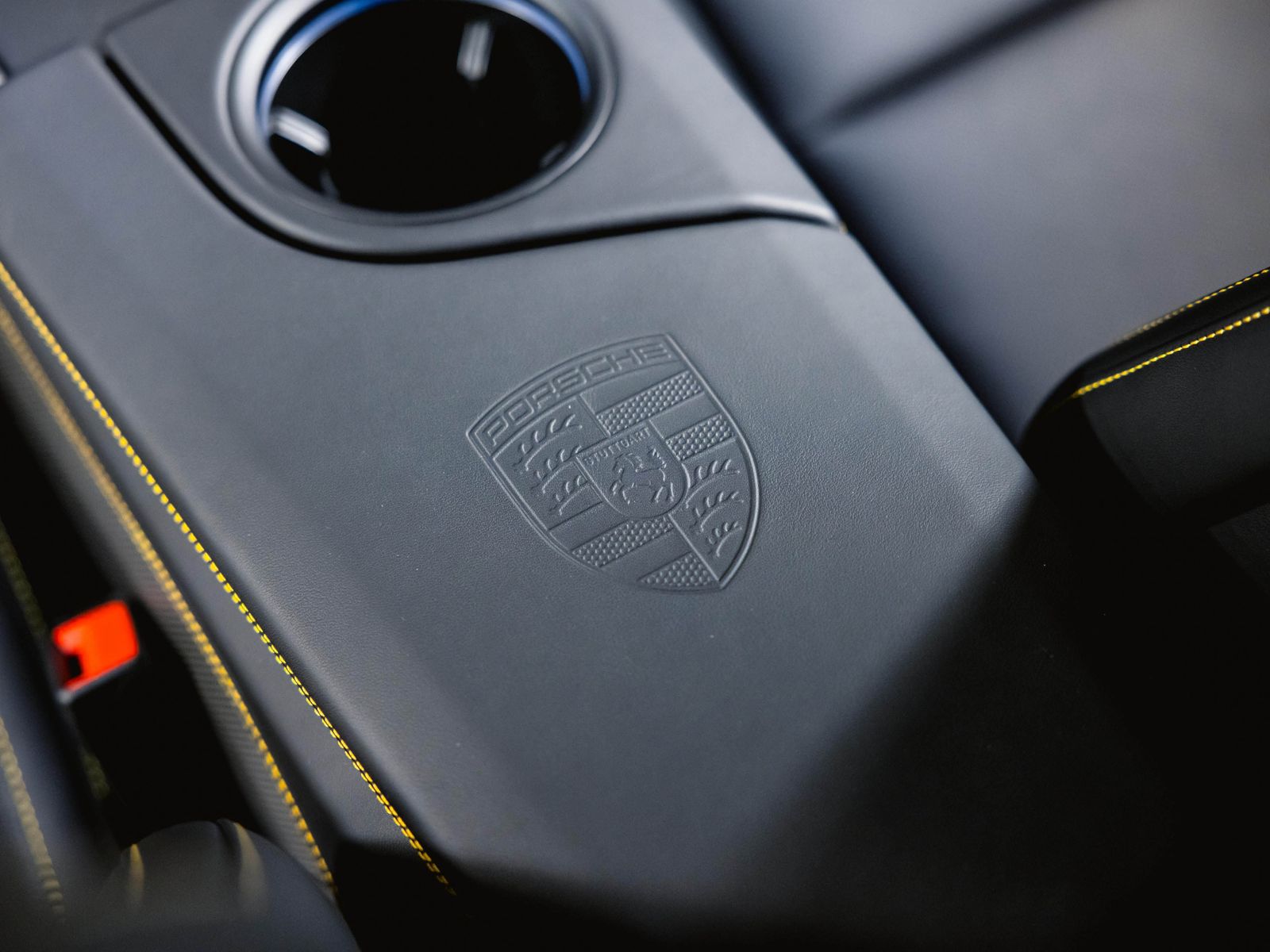 Porsche Taycan Turbo Sport Turismo SportDesign Paket