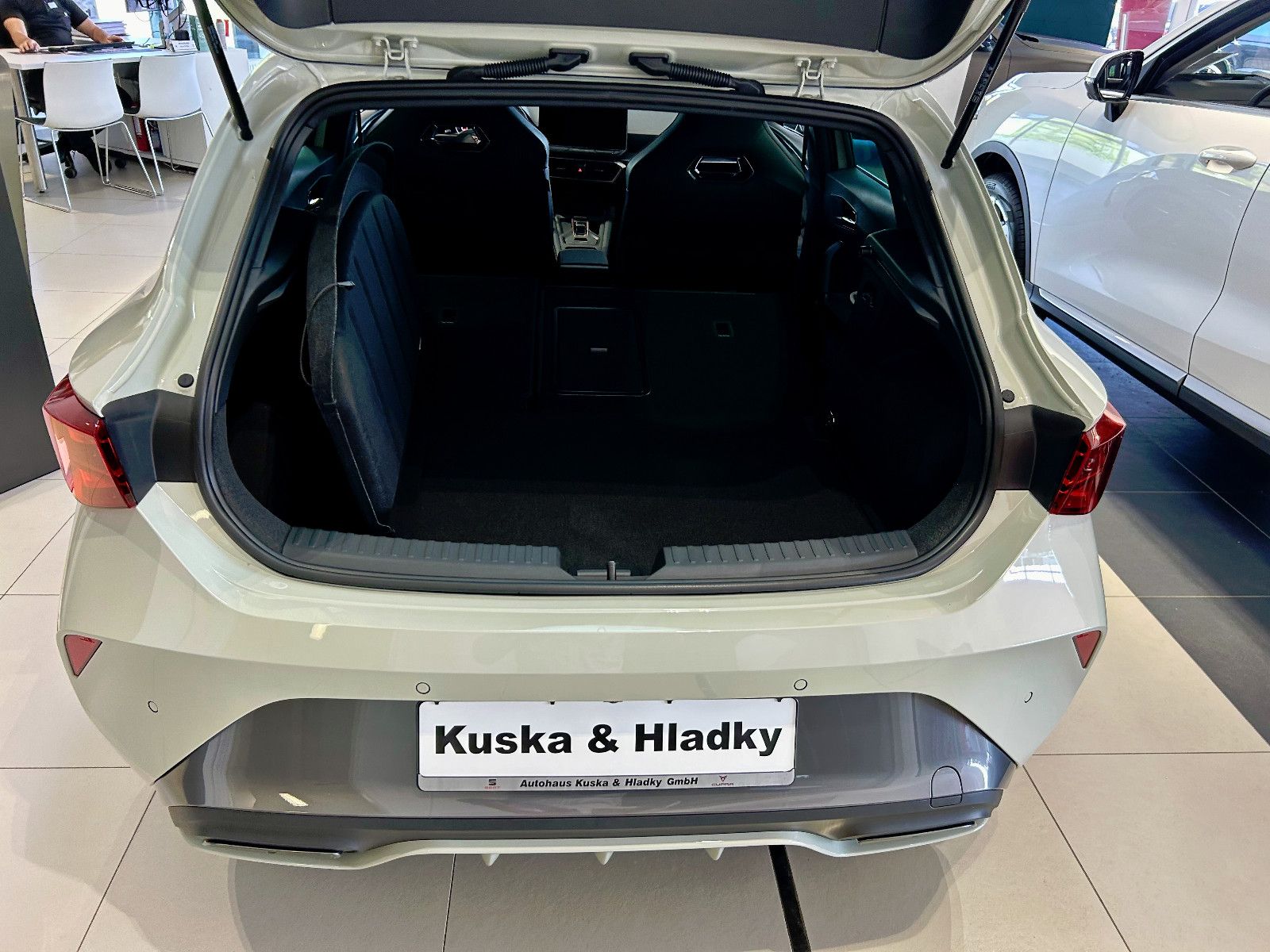 Cupra Leon 1.5 eTSI - Samsaru's Car Outlet