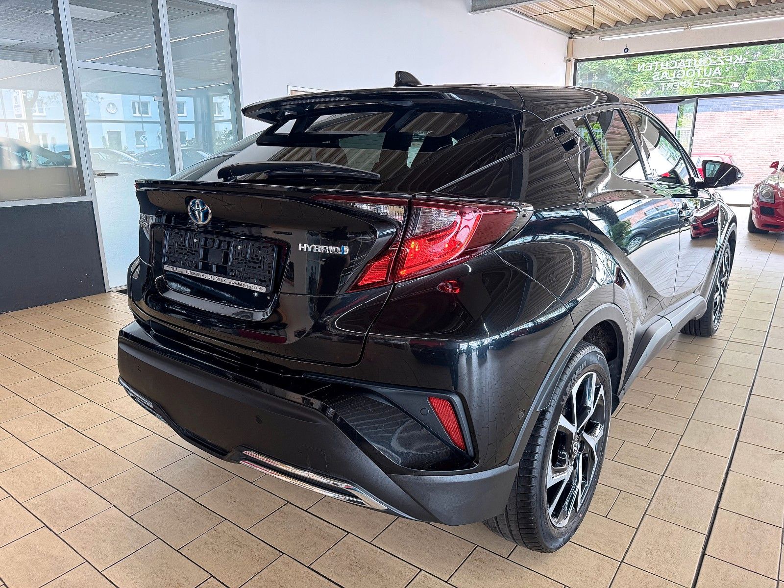 Toyota C-HR 2.0 Hybrid - Samsaru's Car Outlet
