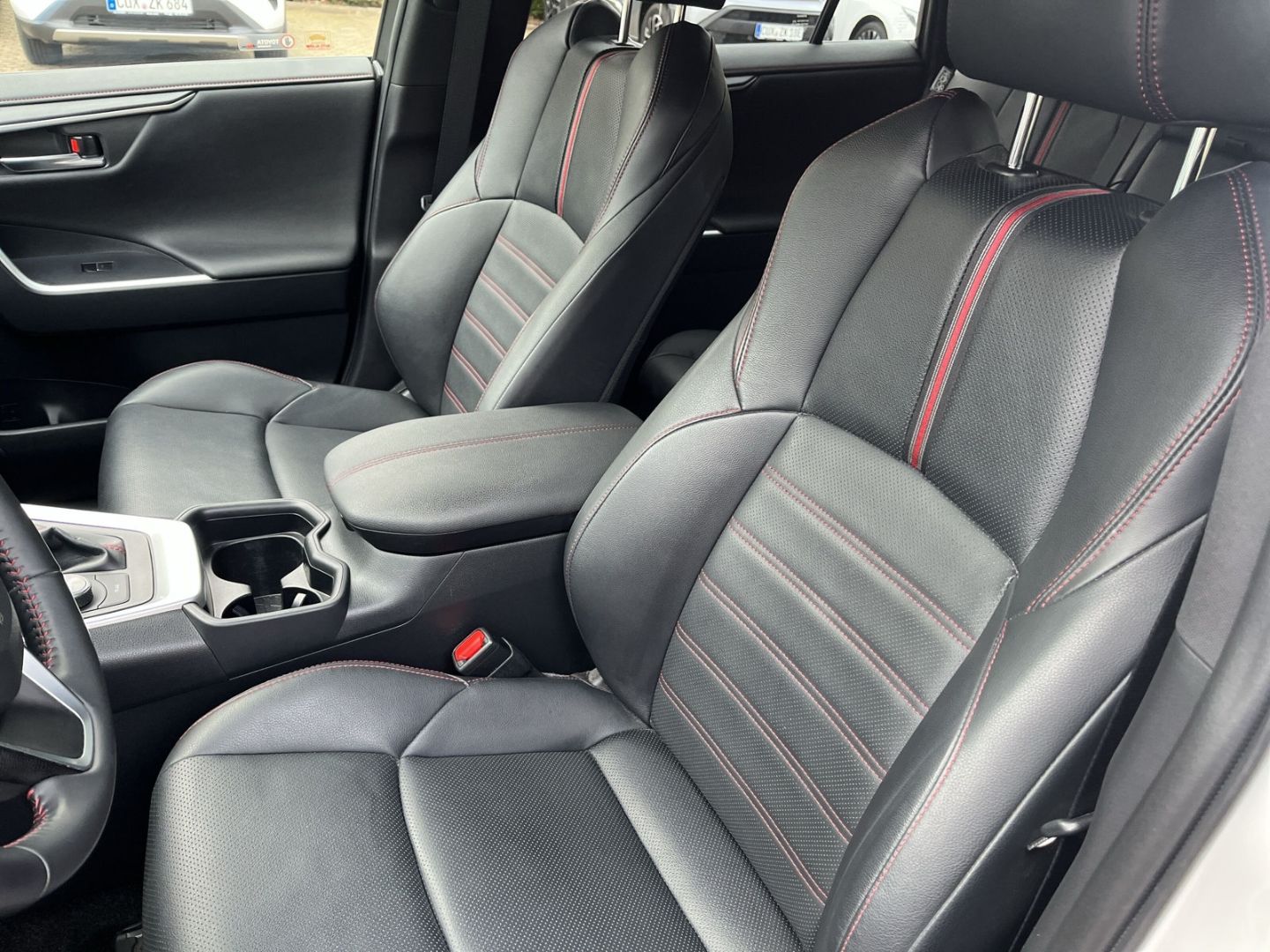 Toyota RAV 4 Plug-in Hybrid 4x4 - Samsaru's Car Outlet