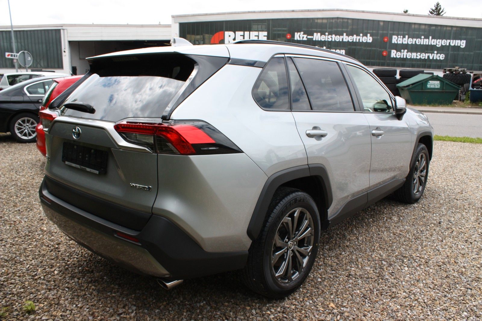 Toyota RAV4 2.5 Hybrid 4x4 - Samsaru's Car Outlet