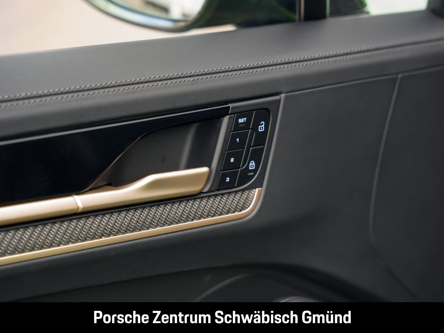 Porsche Cayenne Turbo E-Hybrid Burmester Nachtsicht PDCC