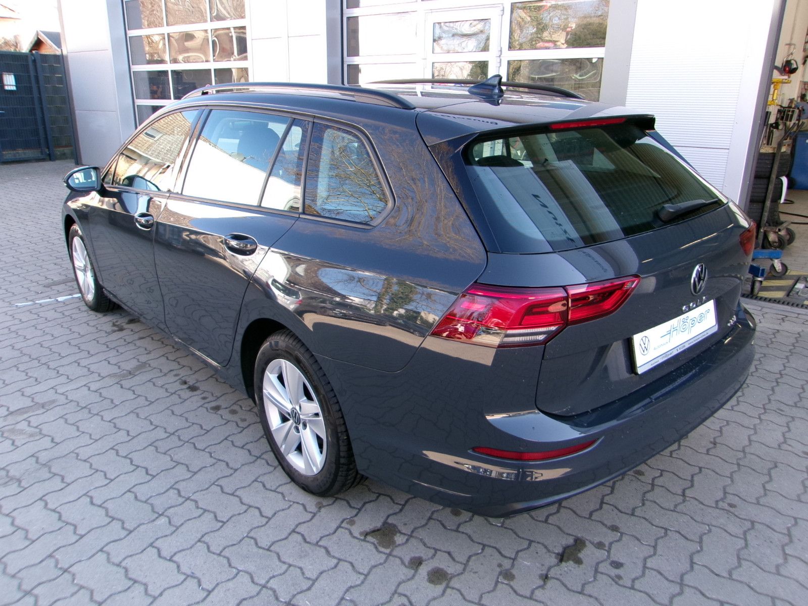 Volkswagen Golf VIII Variant Life 1.5 eTSI - Samsaru's Car Outlet