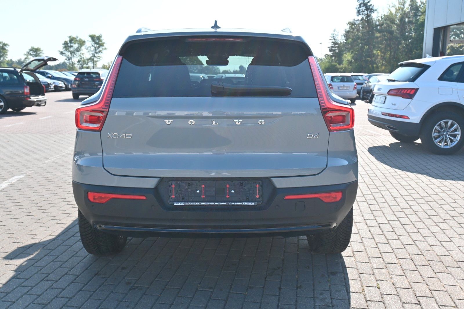Volvo XC40 B4 DKG Plus Dark*FSHZG*360°*ACC*AHK