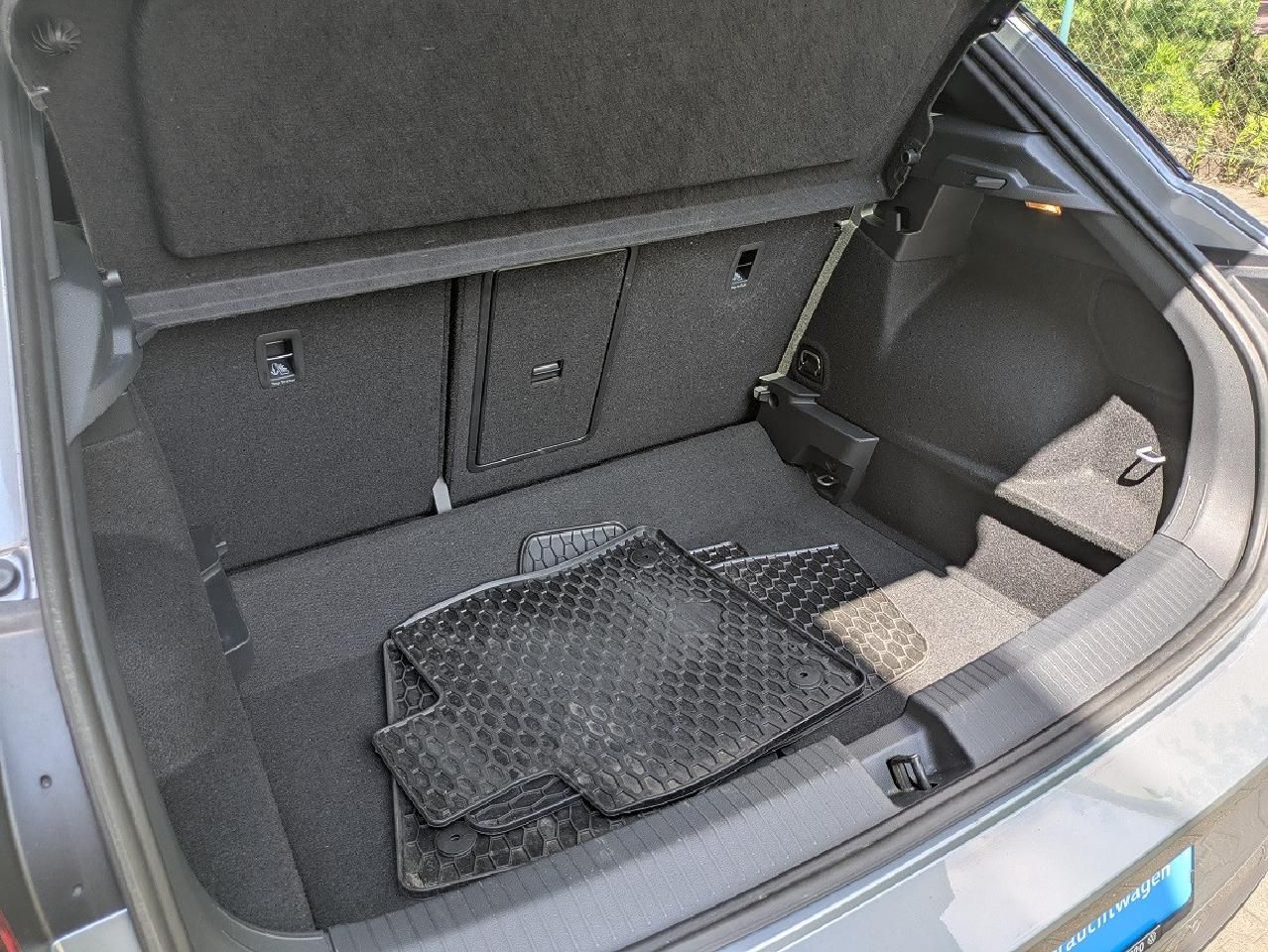 Volkswagen T-Roc 1.5 TSI R-Line DSG - Samsaru's Car Outlet