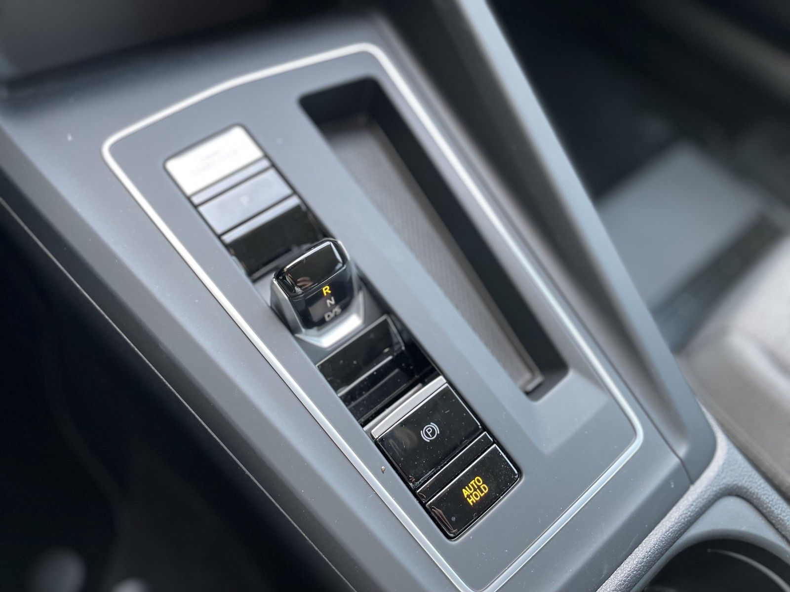 Volkswagen Golf VIII Move eTSI - Samsaru's Car Outlet