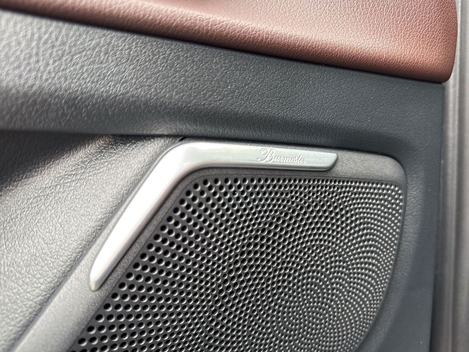 Mercedes-Benz V 250 AMG-Line - Samsaru's Car Outlet