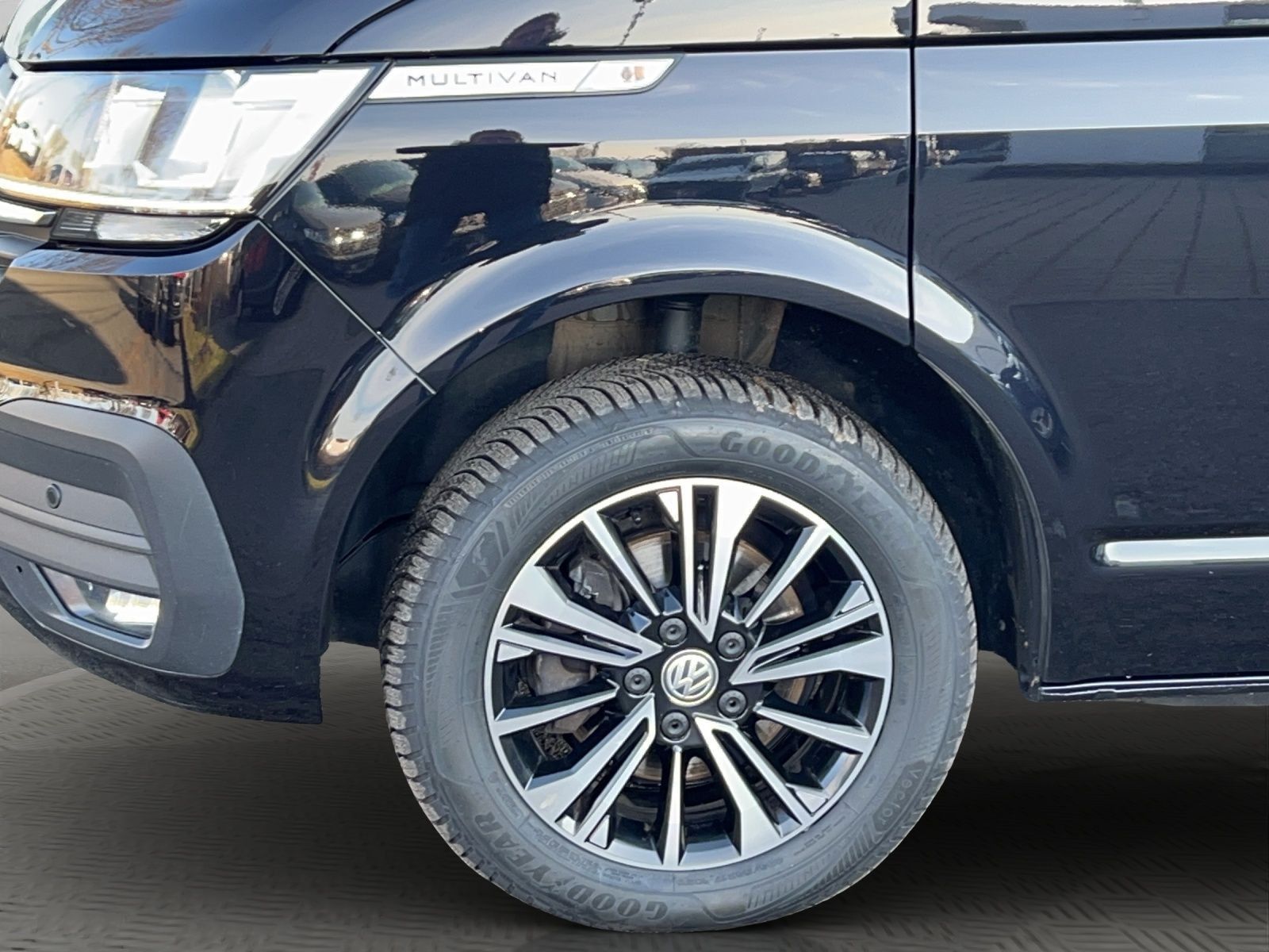 Volkswagen T6.1 Multivan 2.0 TDI DSG Comfortline - Samsaru's Car Outlet
