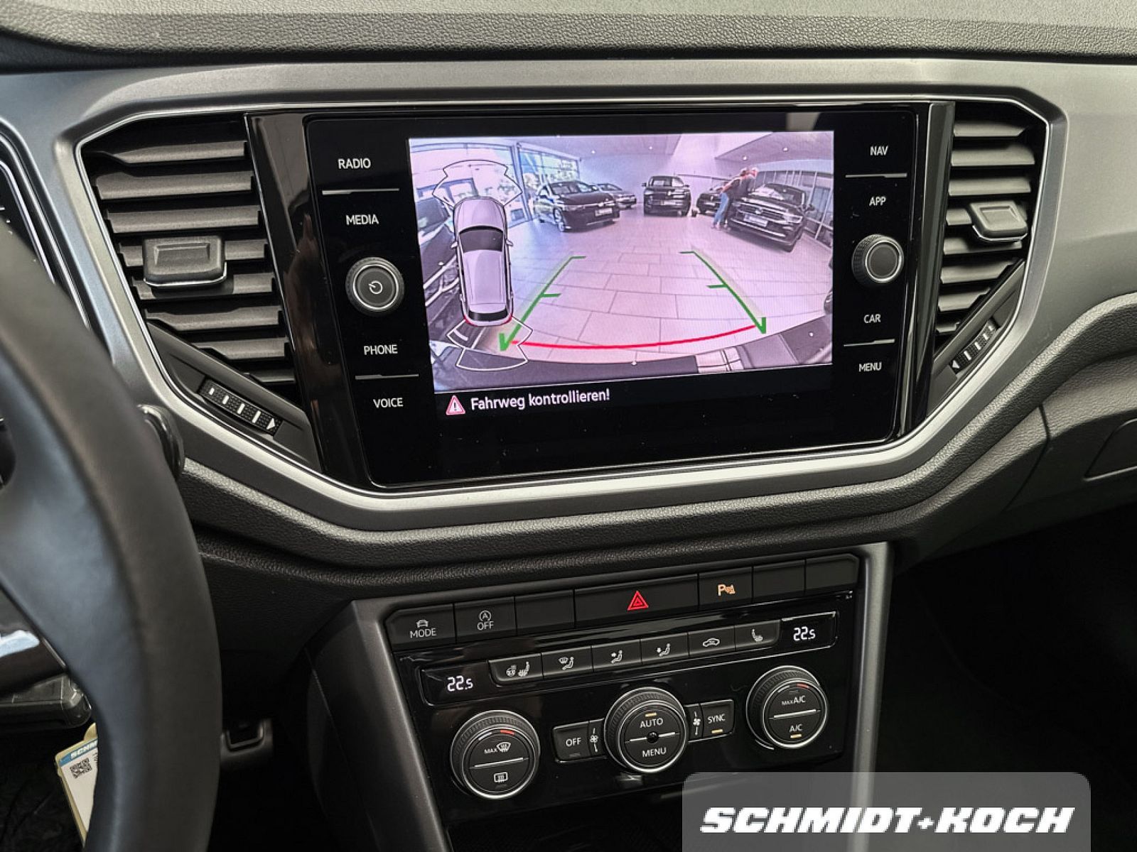 Volkswagen T-Roc 1.5 TSI R-LINE - Samsaru's Car Outlet
