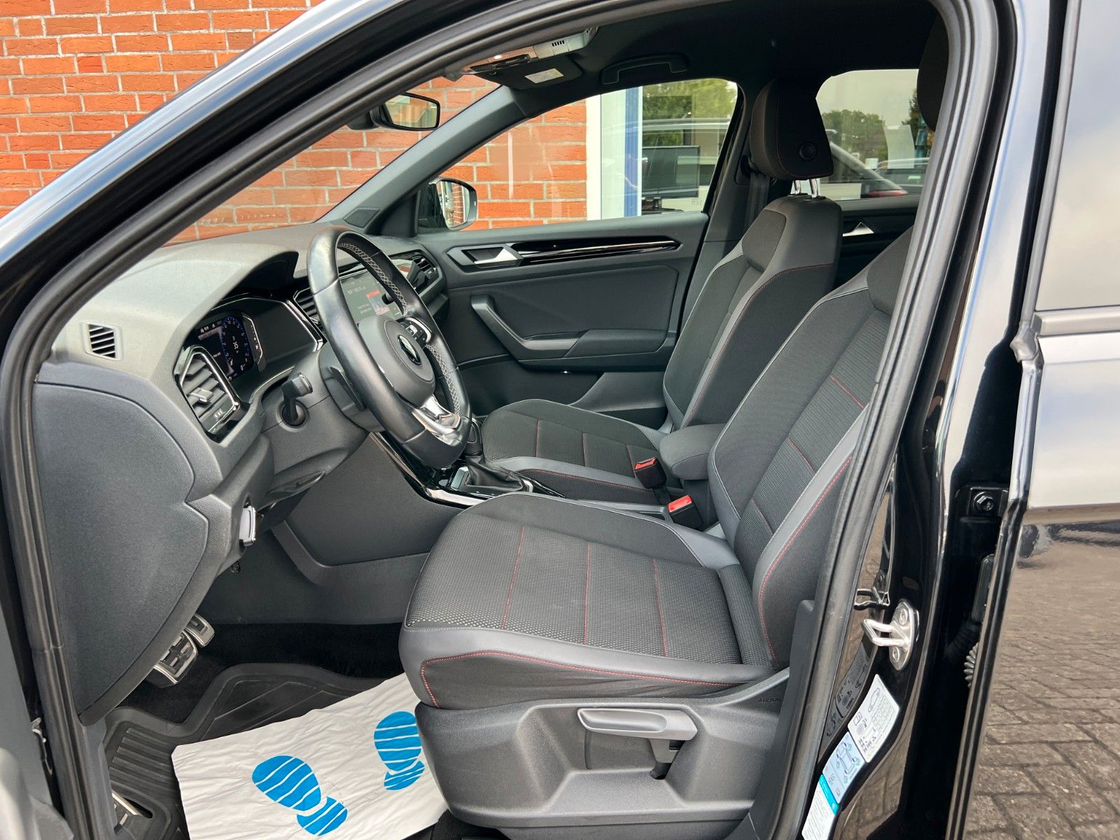 Volkswagen T-Roc 1.5TSi DSG Black - Samsaru's Car Outlet