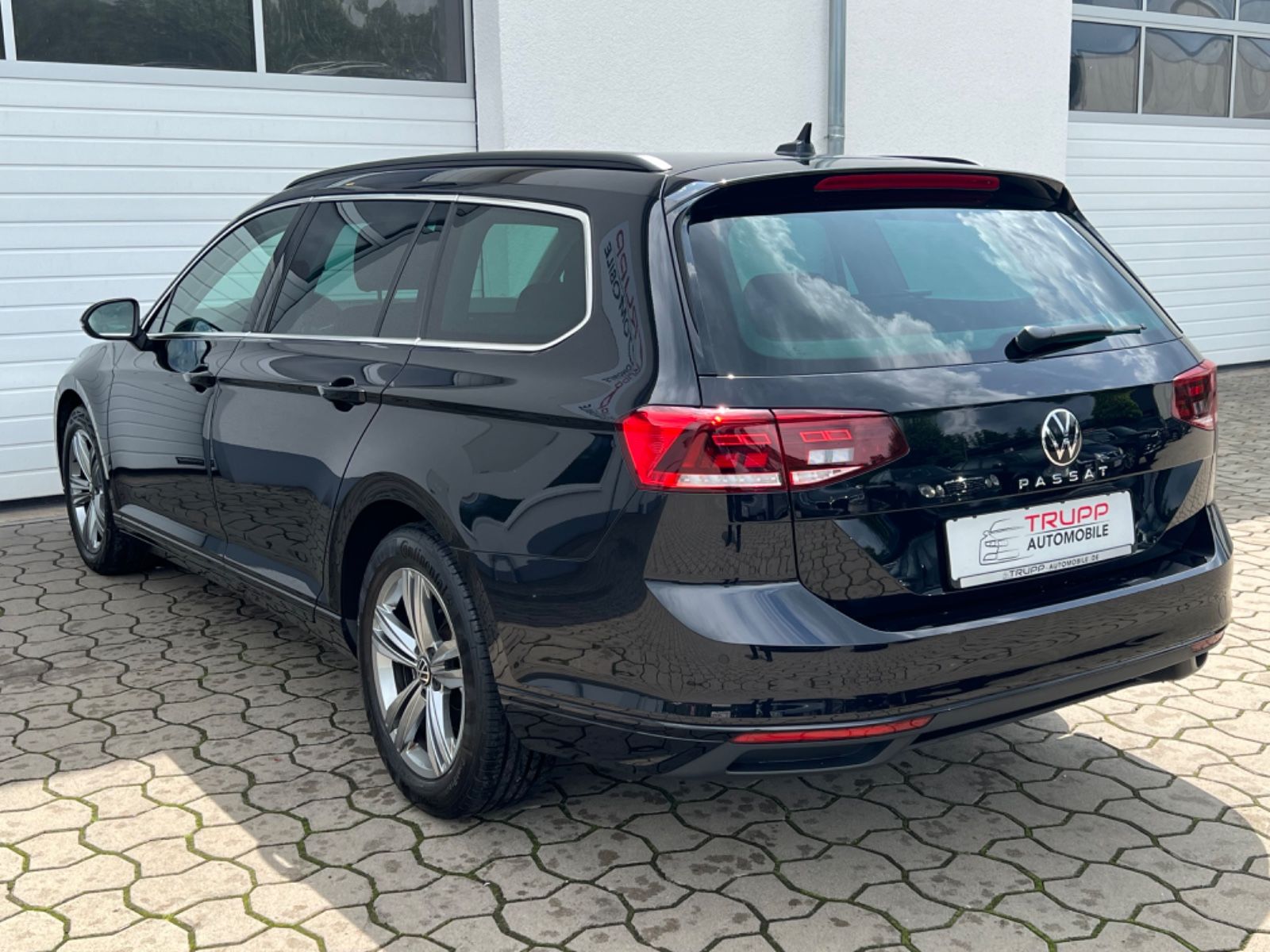 Volkswagen Passat 2.0 TDI - Samsaru's Car Outlet
