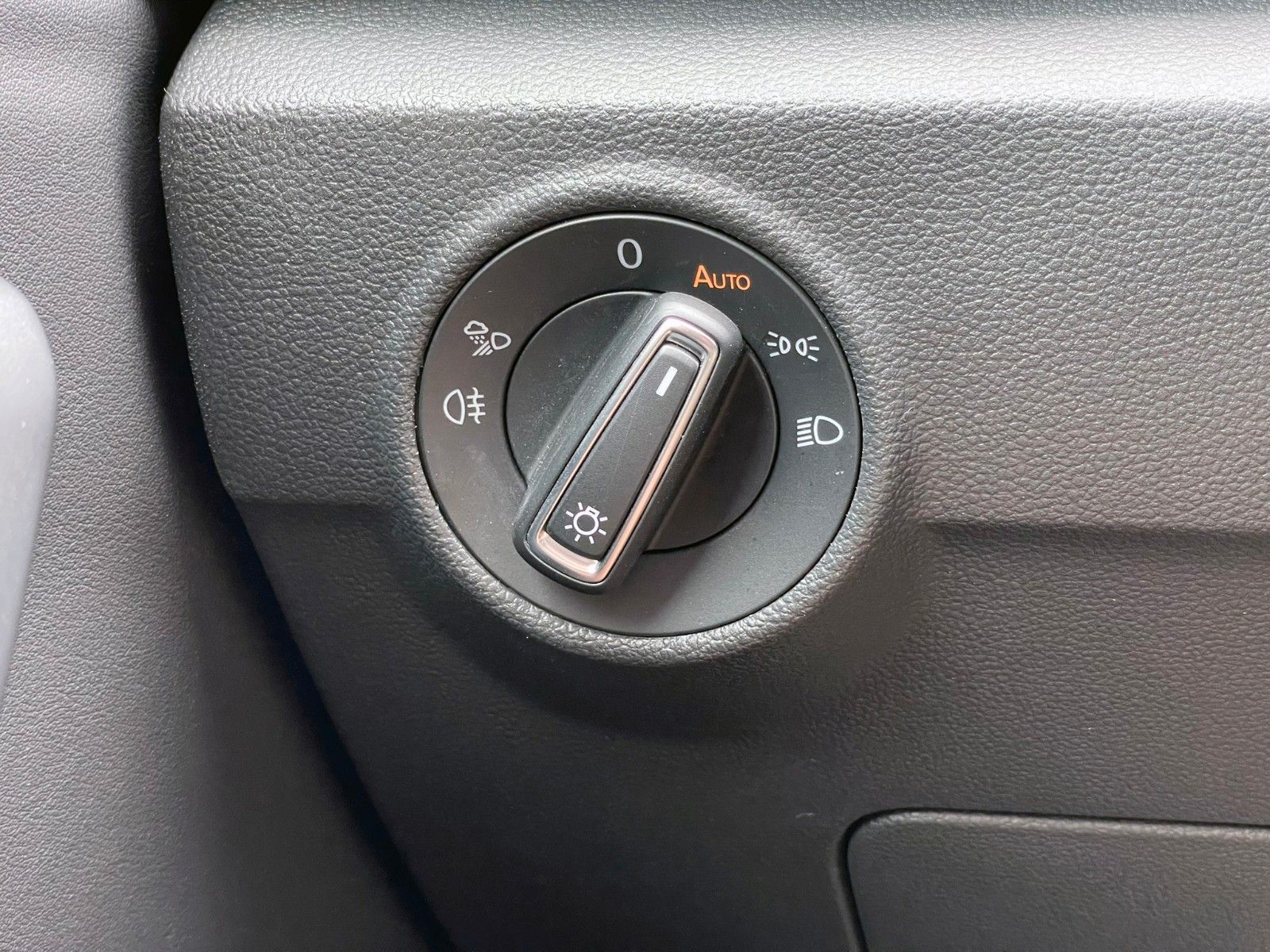 Volkswagen T-Roc Style - Samsaru's Car Outlet