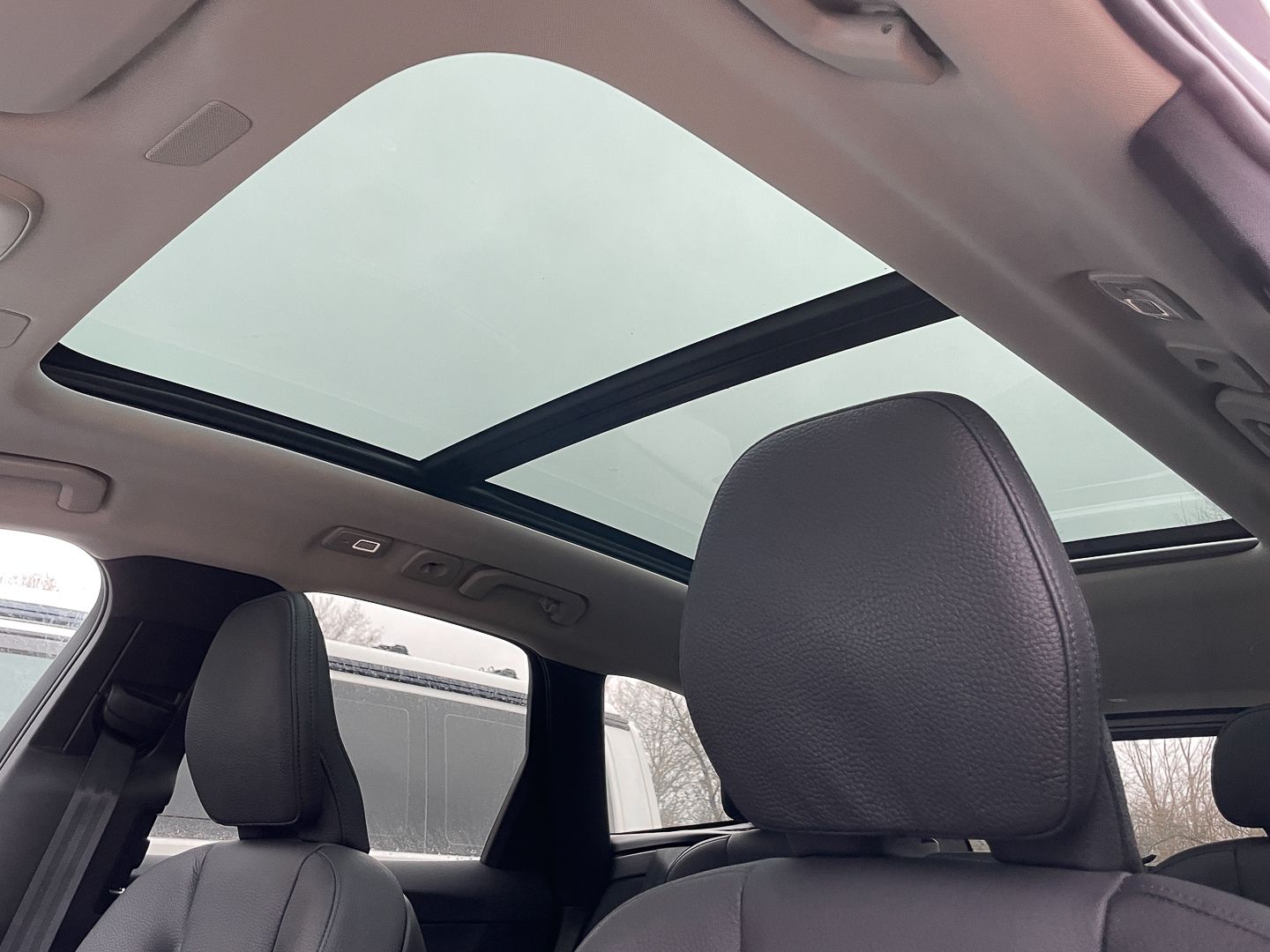 Volvo XC60 Plus Dark Recharge Plug-In Hybrid AWD T8 Tw