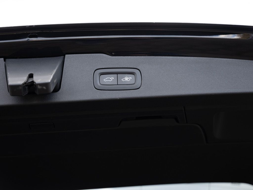 Volvo V60 T6 Core Recharge Plug-In Hybrid AWD AHK LED