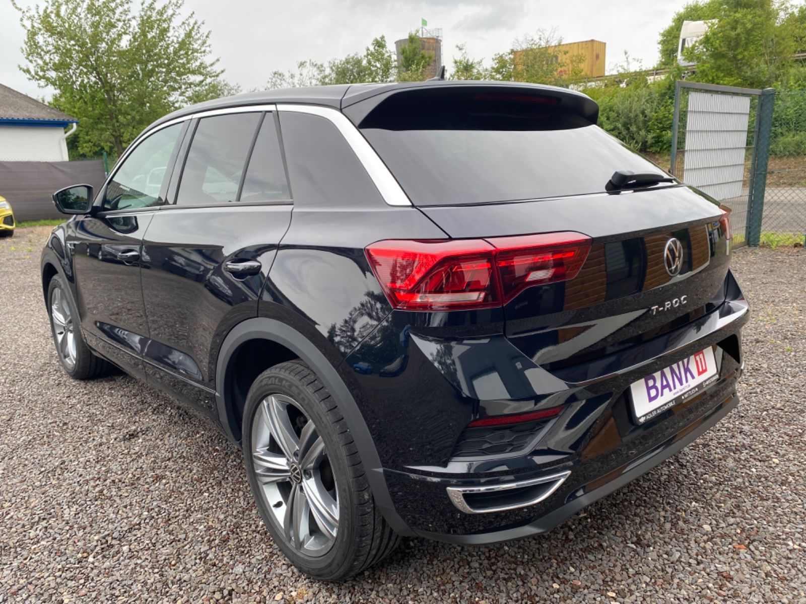 Volkswagen T-Roc 1.5 TSI R-Line - Samsaru's Car Outlet
