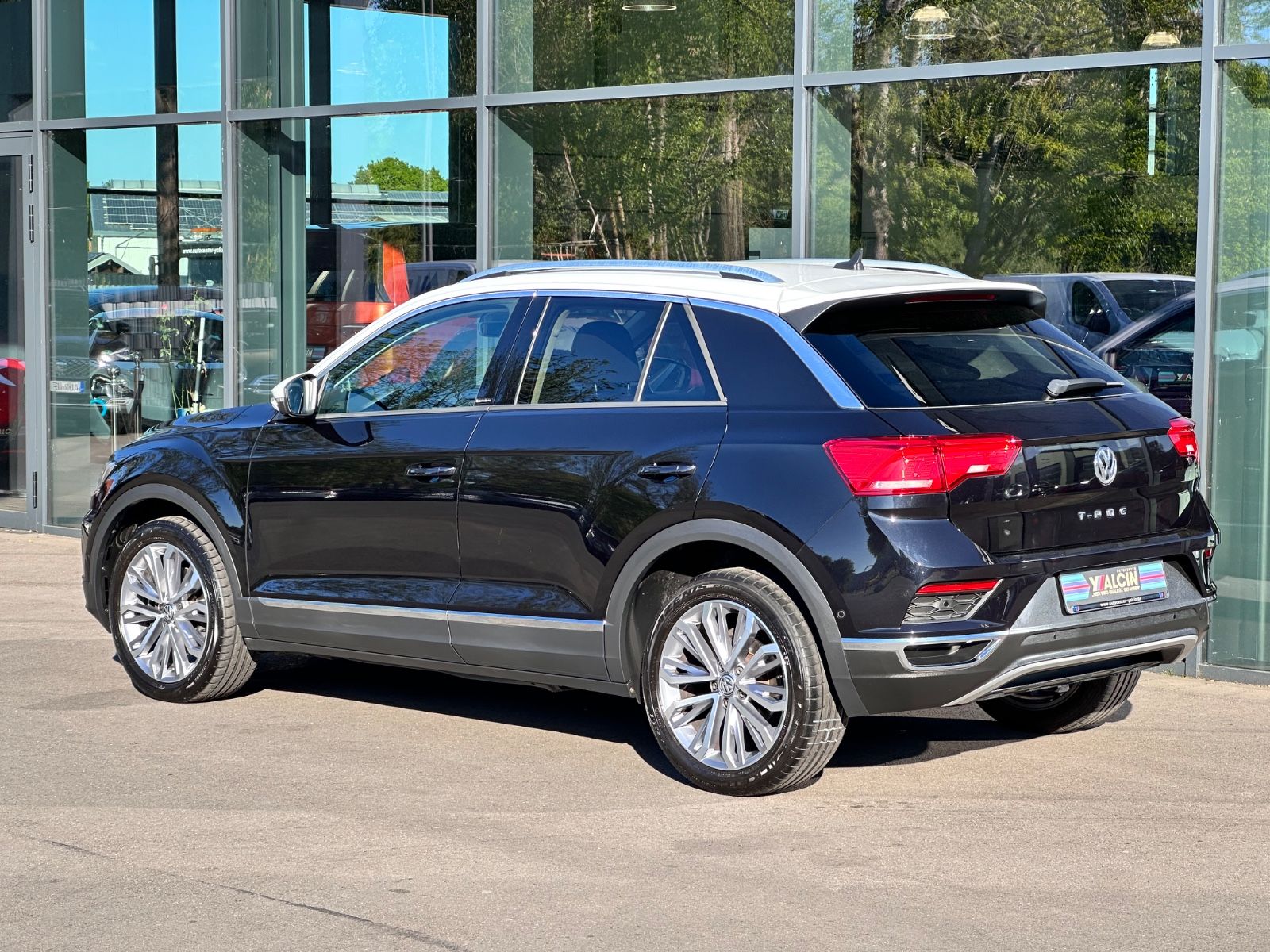 Volkswagen T-Roc 2.0 TDI SCR DSG IQ.DRIVE - Samsaru's Car Outlet