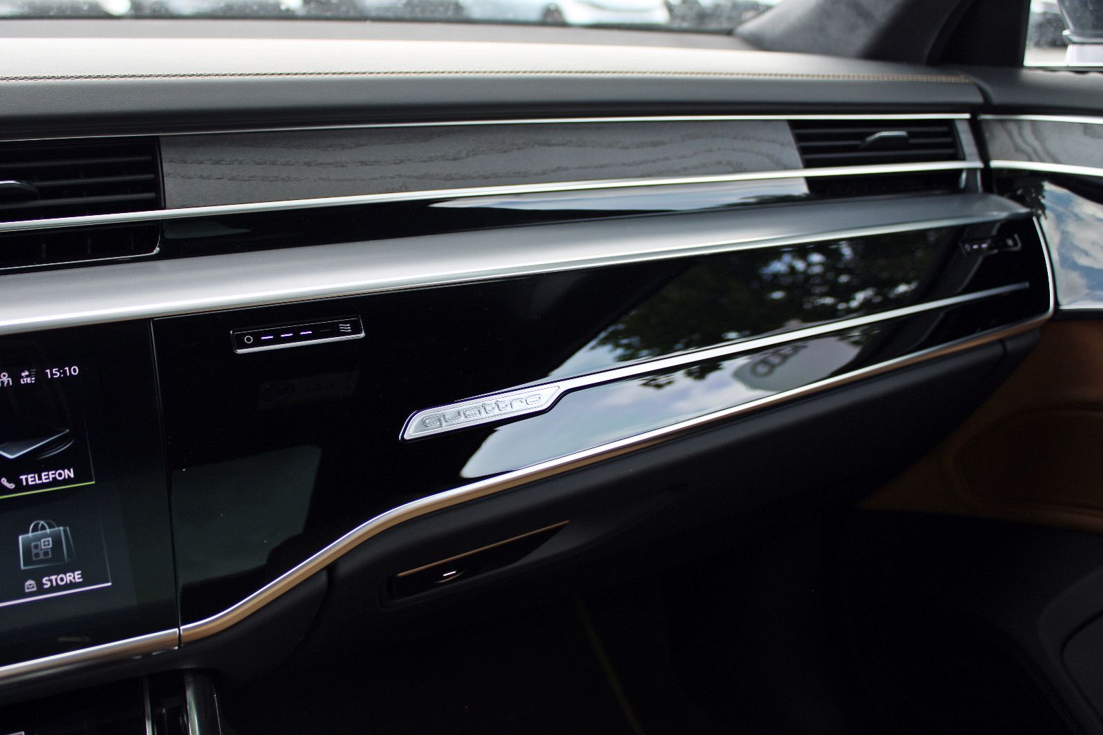 Audi A8 55TFSI quattro - Samsaru's Car Outlet