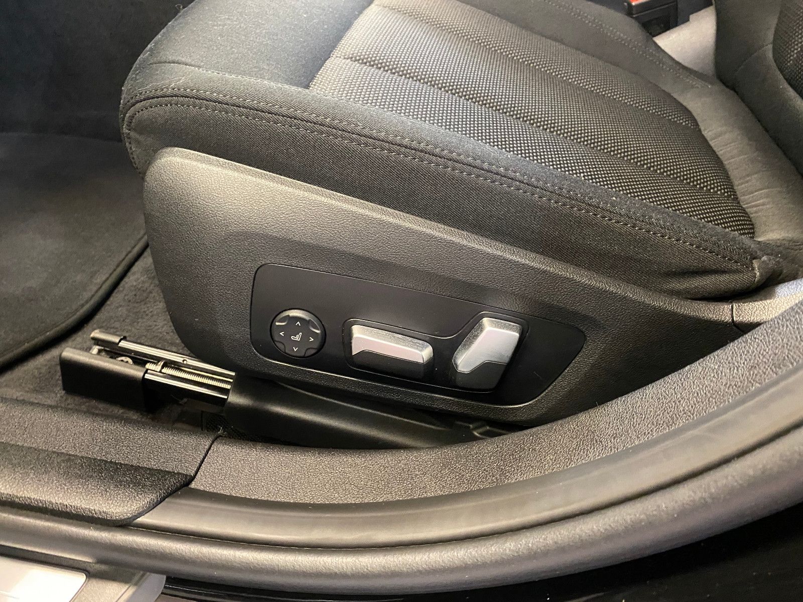 BMW 330e Touring - Samsaru's Car Outlet