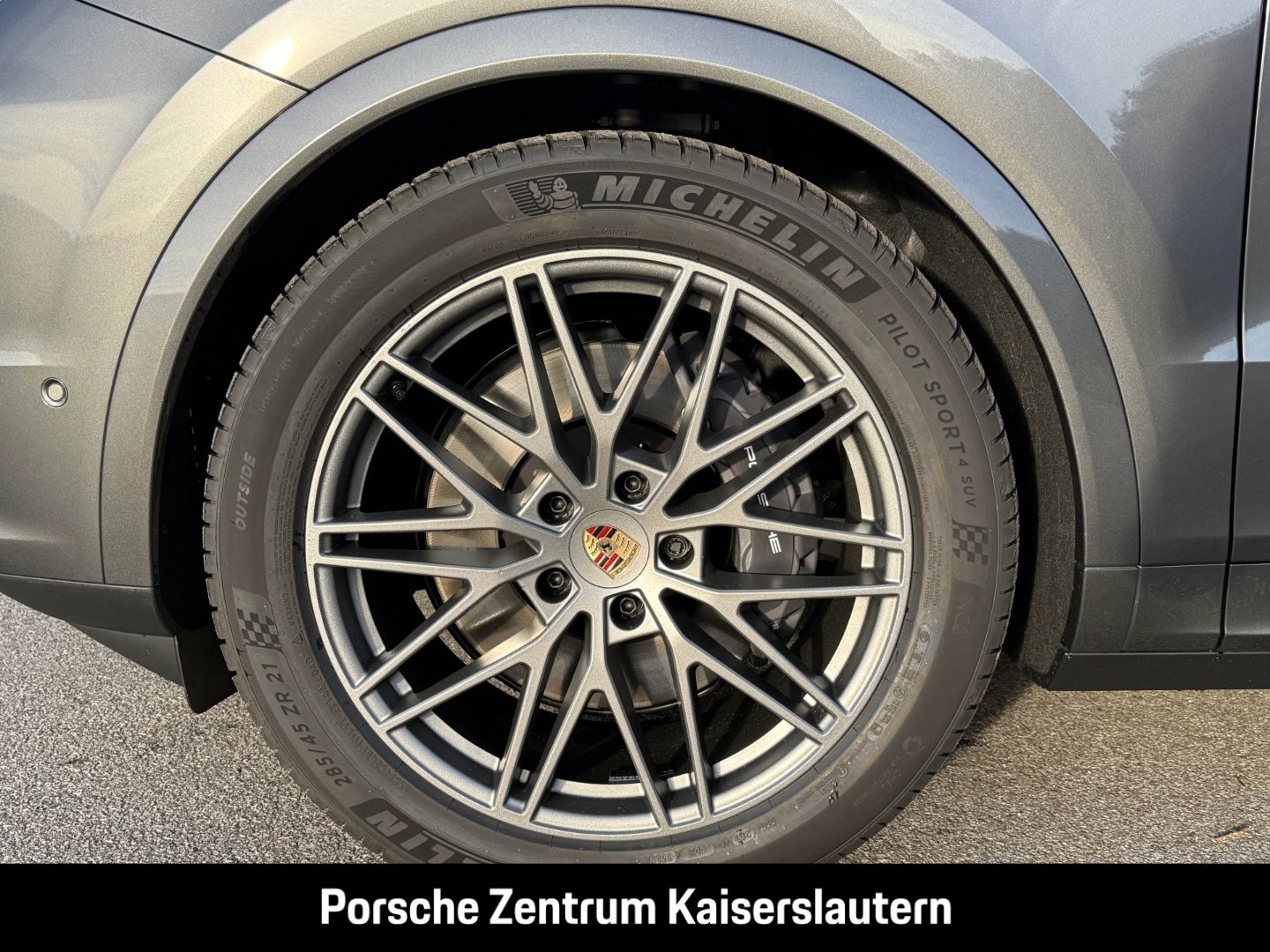 Porsche Cayenne E-Hybrid Black Edition HA-Lenkung 21-Zol