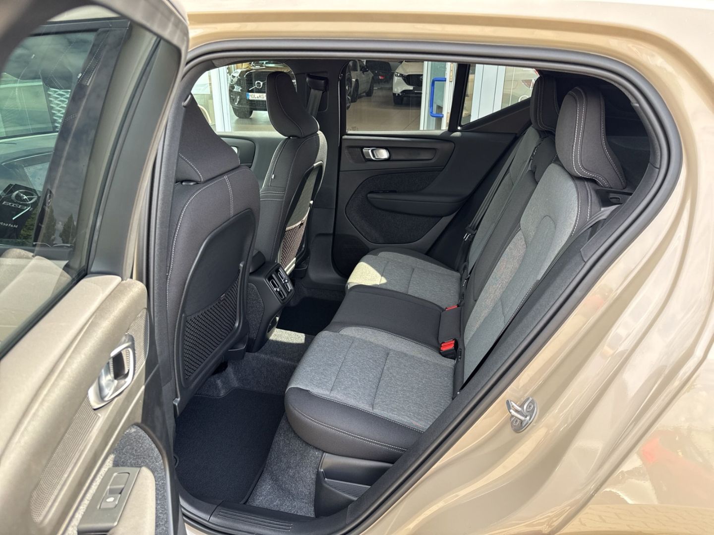 Volvo XC40 Core B3 - Samsaru's Car Outlet