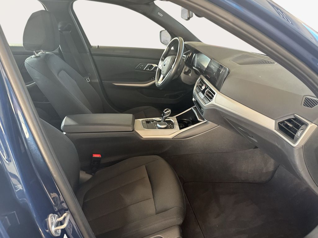 BMW 320i Aut. Advantage - Samsaru's Car Outlet