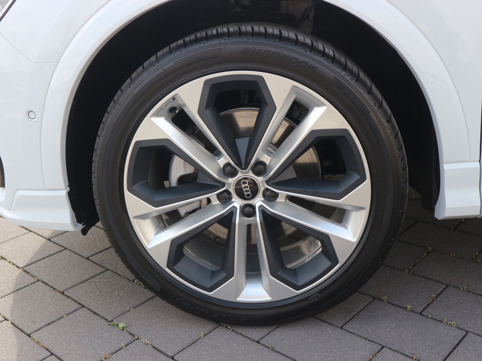 Audi Q3 S line 40 TDI quattro - Samsaru's Car Outlet
