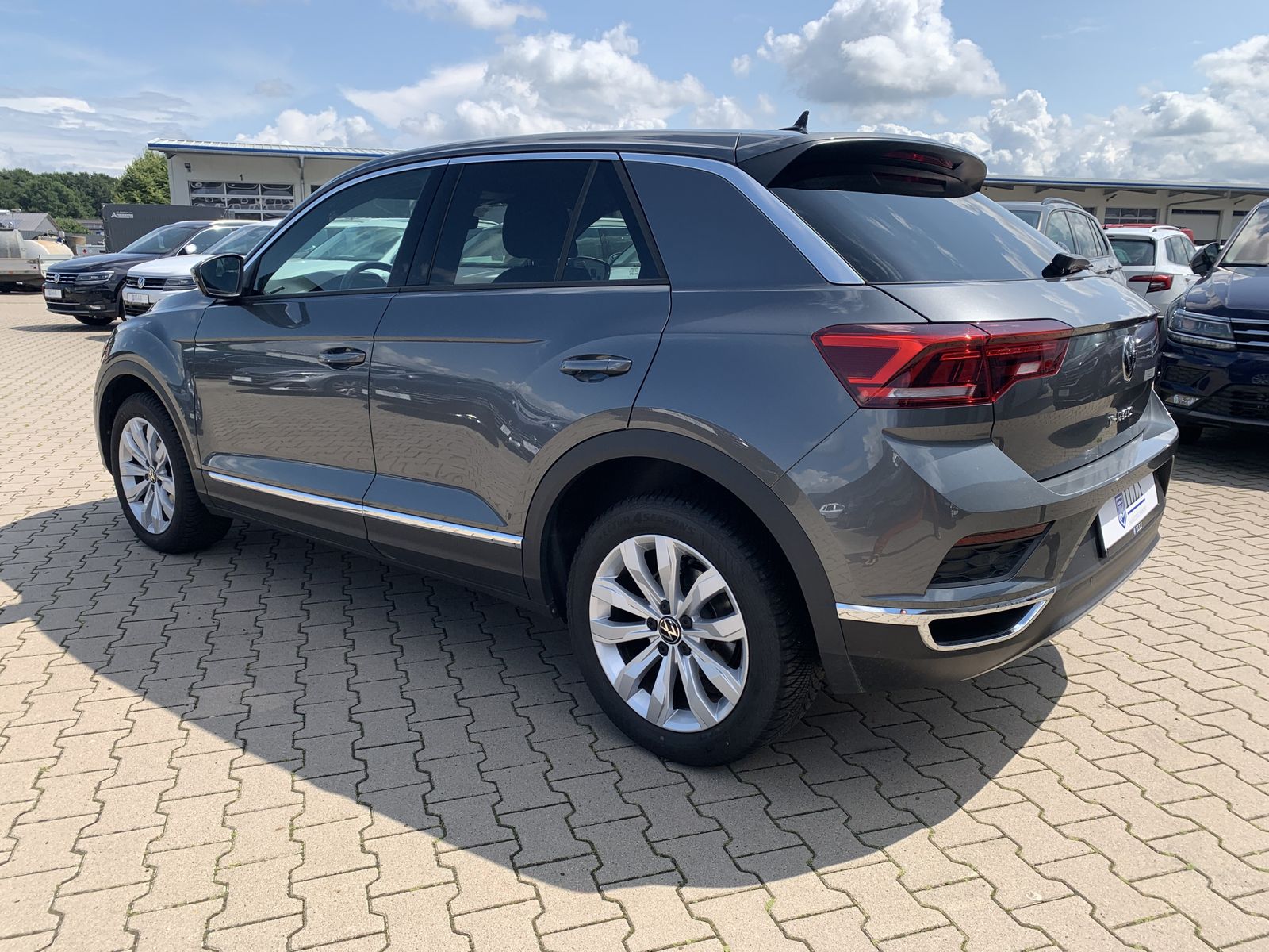 Volkswagen T-Roc 1.5 TSI Sport - Samsaru's Car Outlet