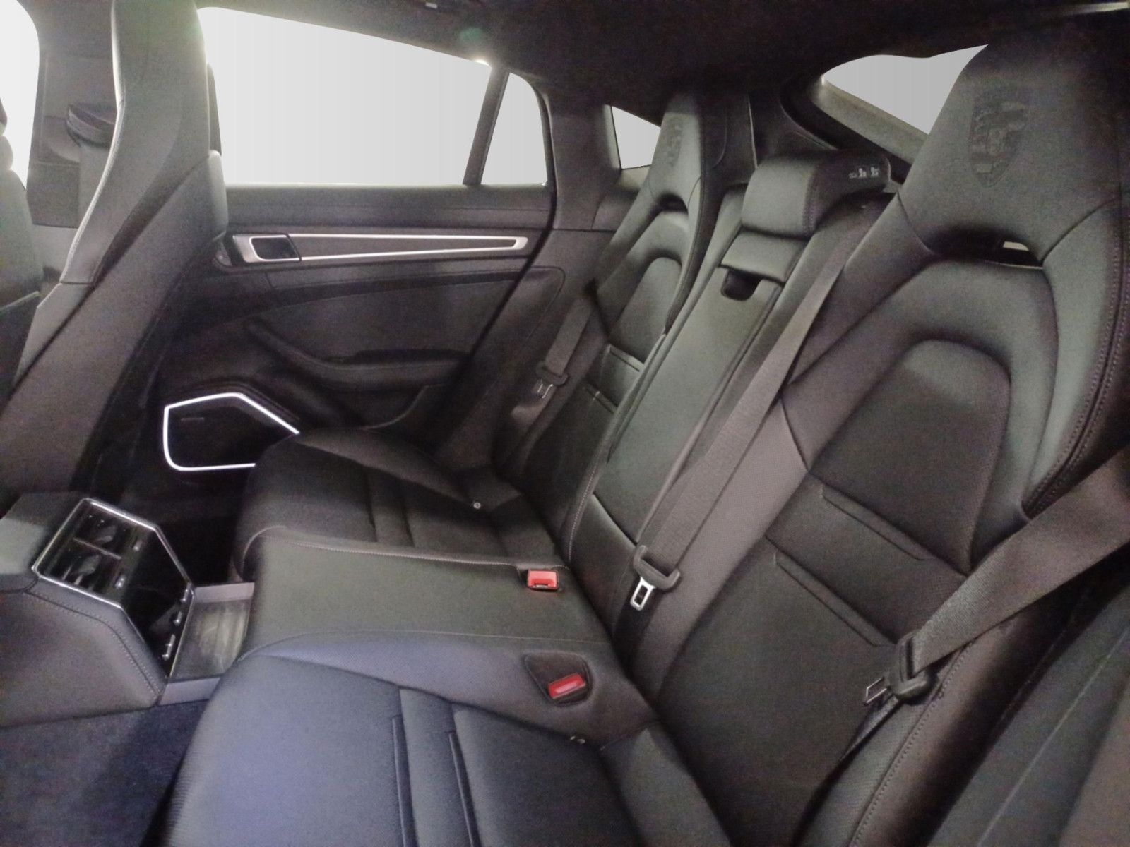 Porsche Panamera 4 E-Hybrid Platinum Edition