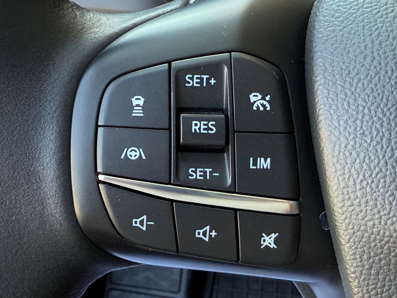 Ford Focus 2.0 Vignale - Samsaru's Car Outlet