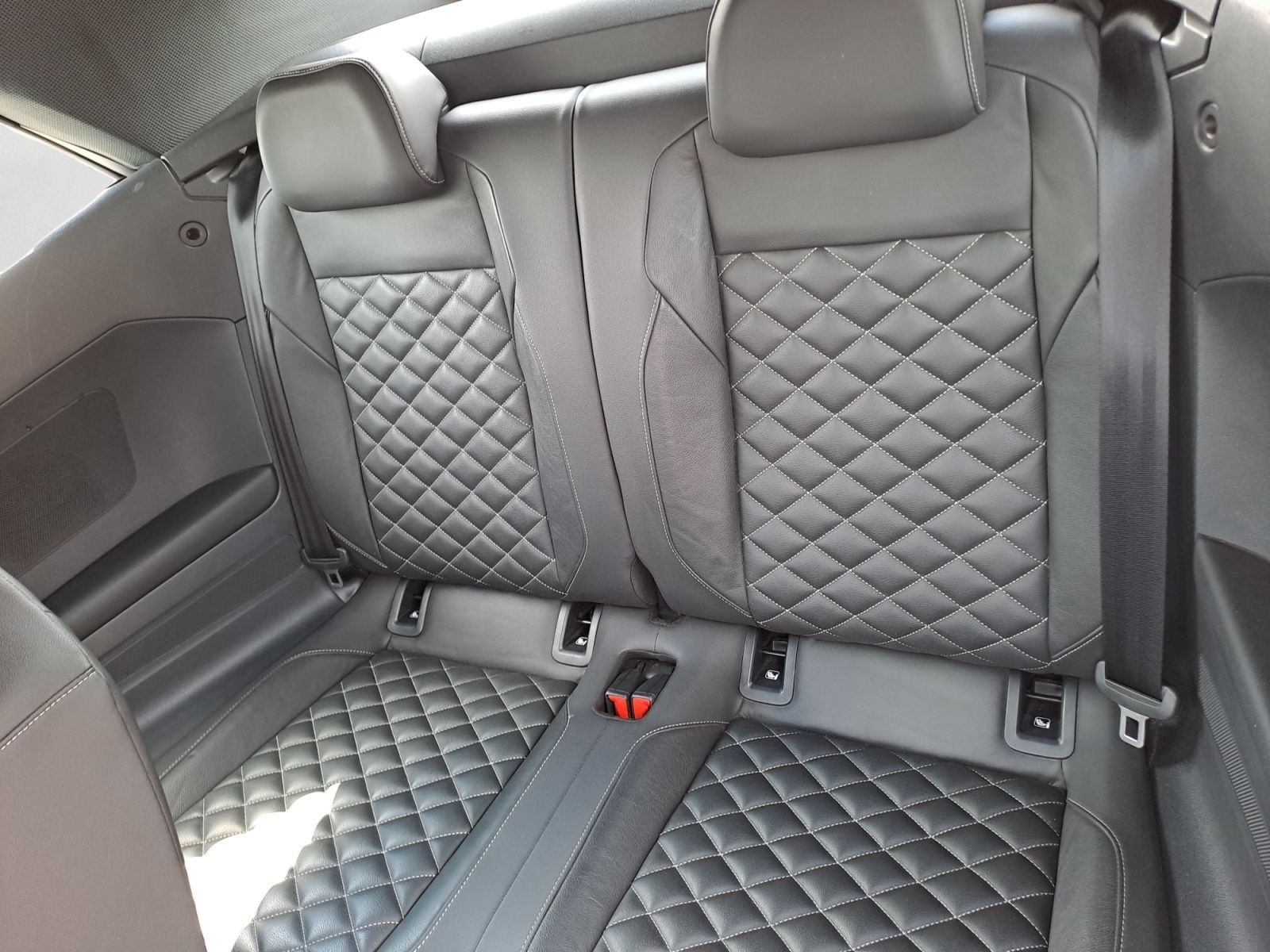 Volkswagen T-Roc R-Line - Samsaru's Car Outlet