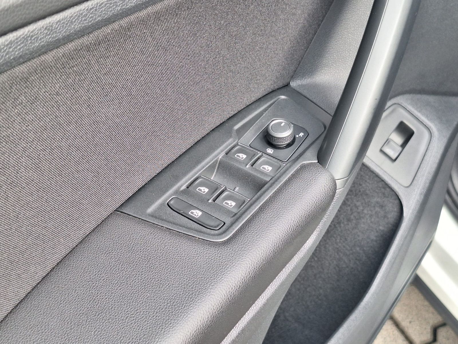 Volkswagen Tiguan 2.0 TDI United DSG - Samsaru's Car Outlet