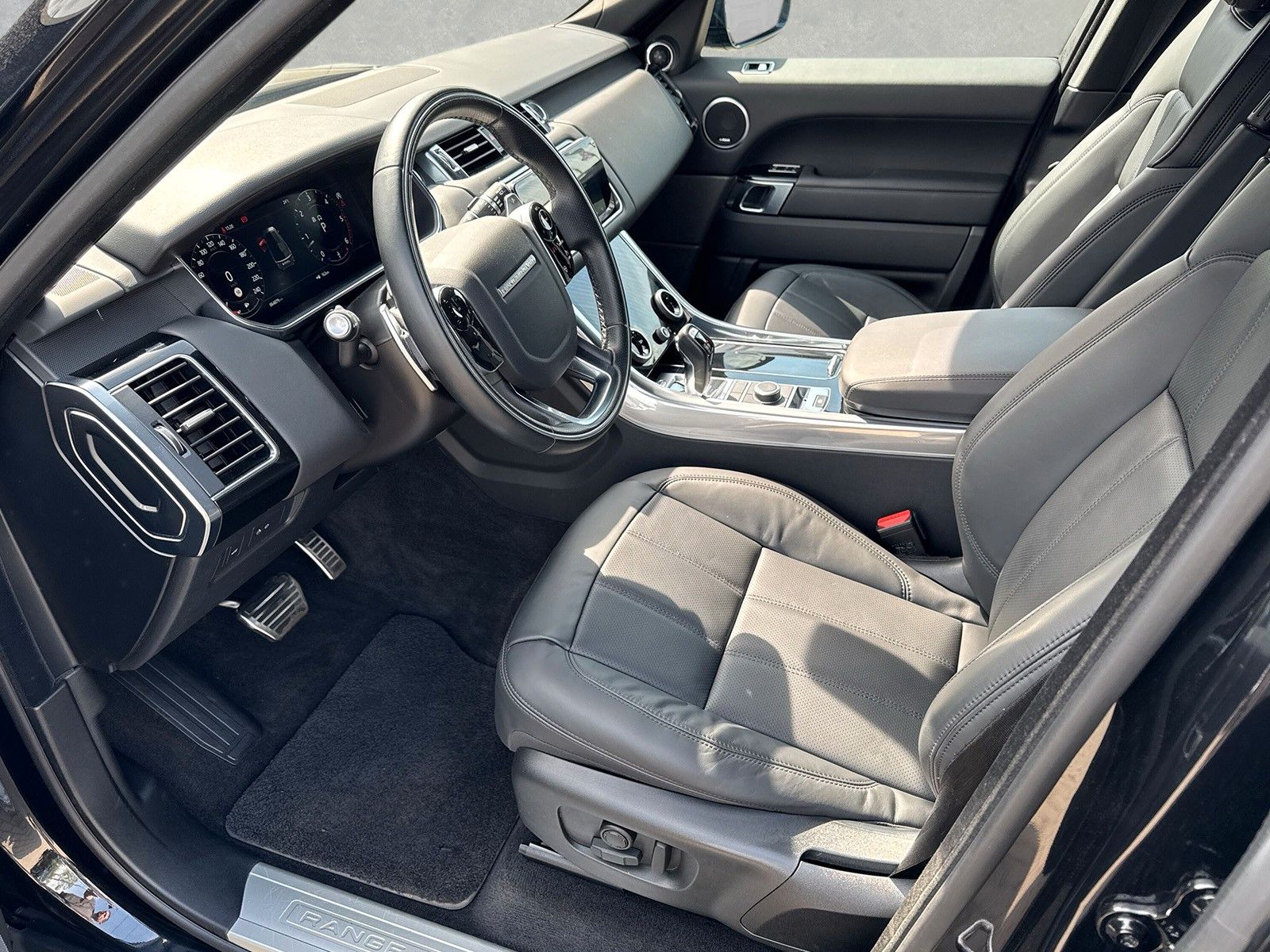 Range Rover Sport D350 HSE Dynamic Stealth - Samsaru's Car Outlet