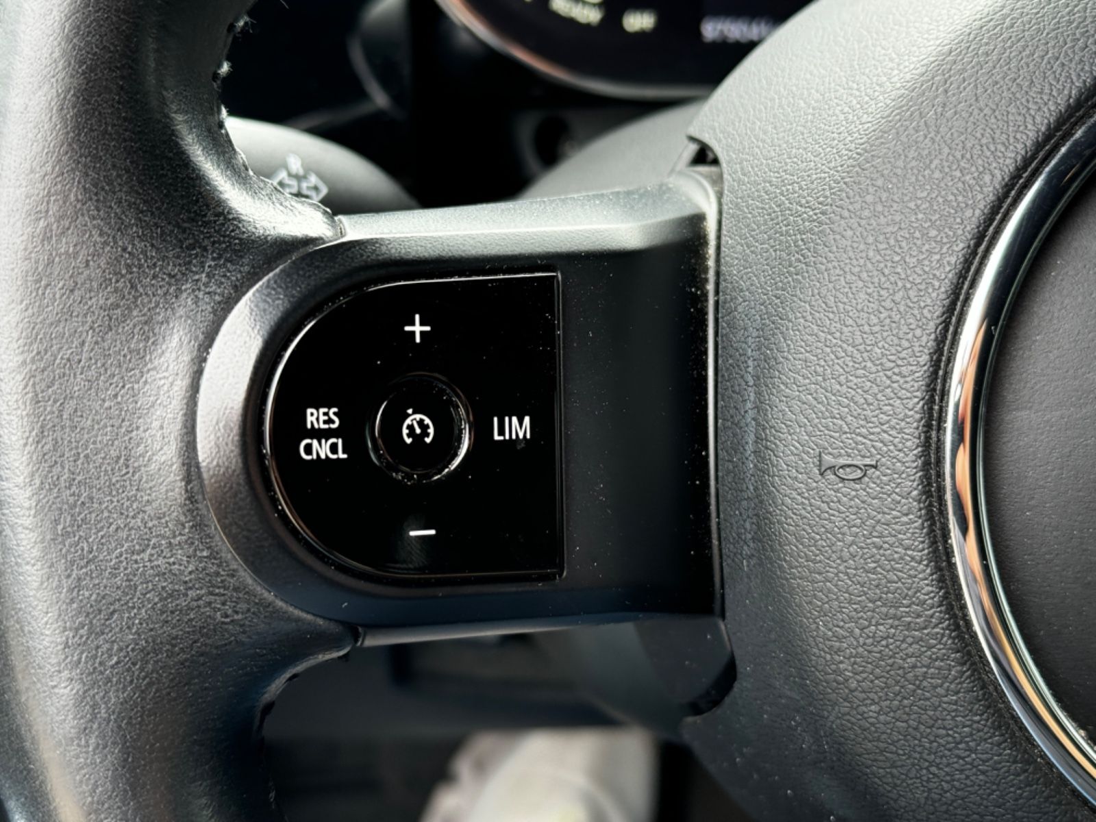 MINI Cooper - Samsaru's Car Outlet