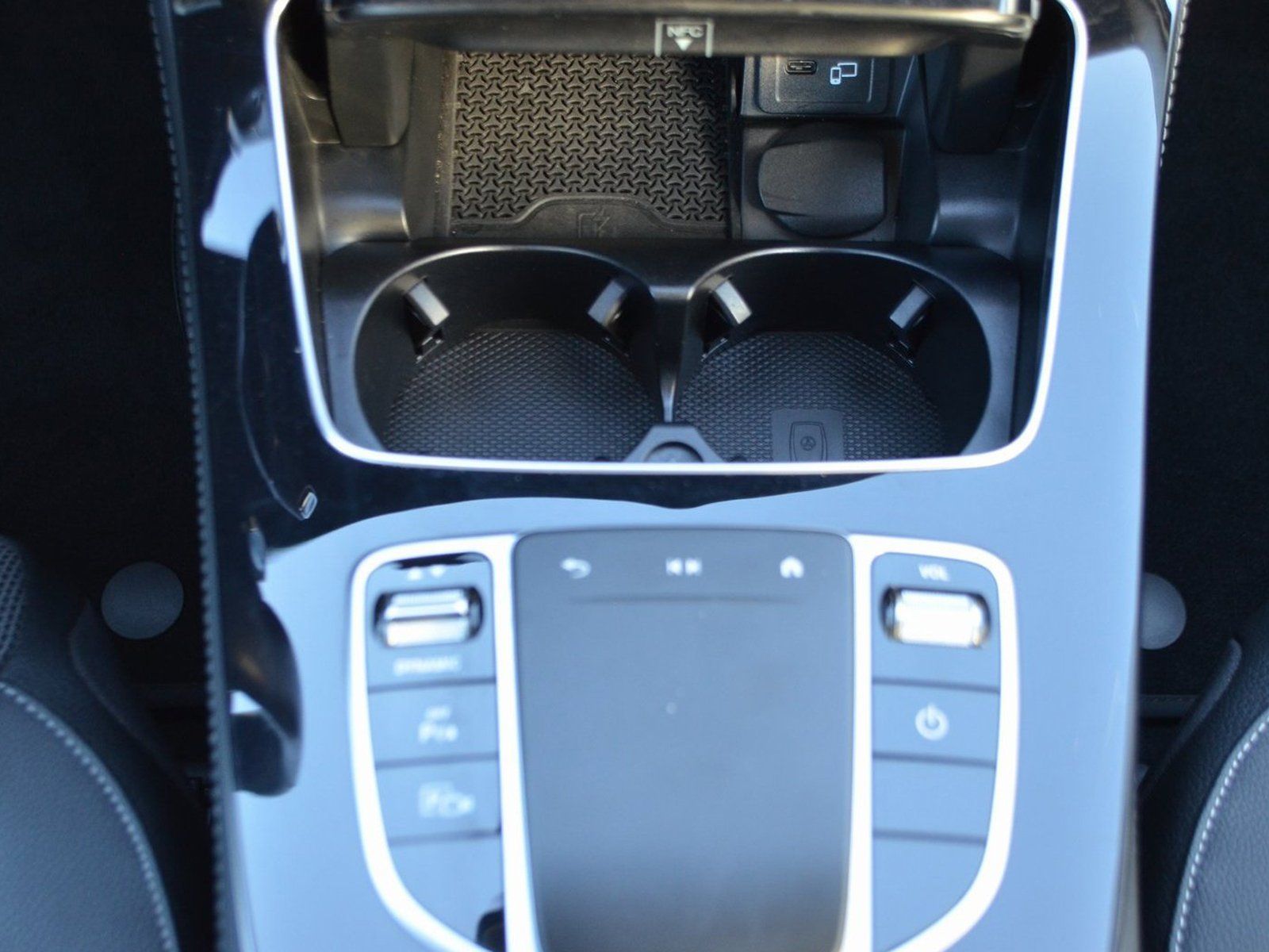 Mercedes-Benz E 300 de Exclusive 4M - Samsaru's Car Outlet