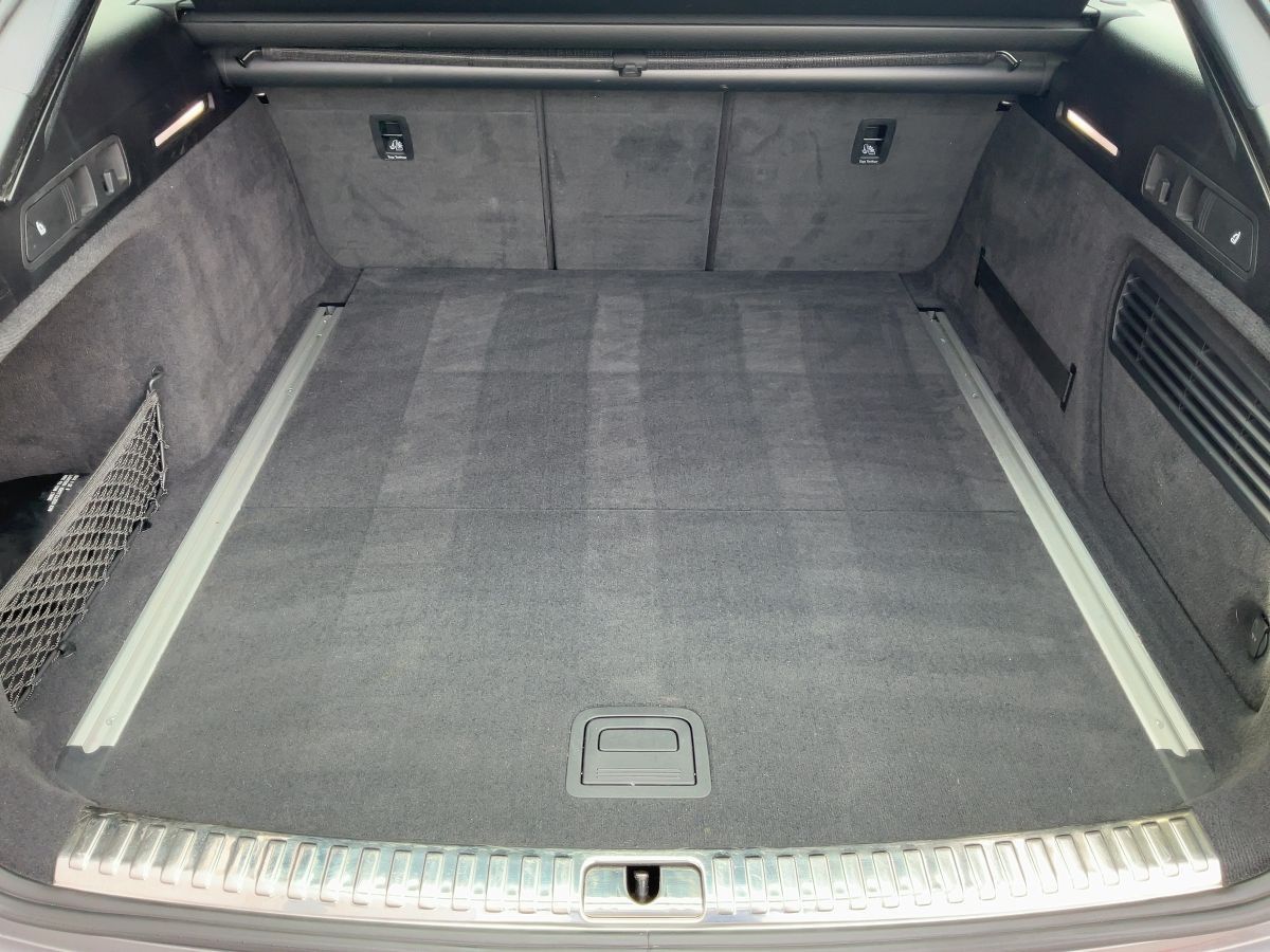 Audi A6 Avant 40 TDI QU S-TR DESIGN - Samsaru's Car Outlet