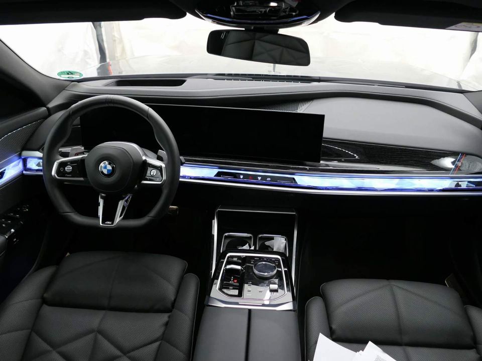 BMW 740d xDrive M Sportpaket Standhzg SkyLounge 21