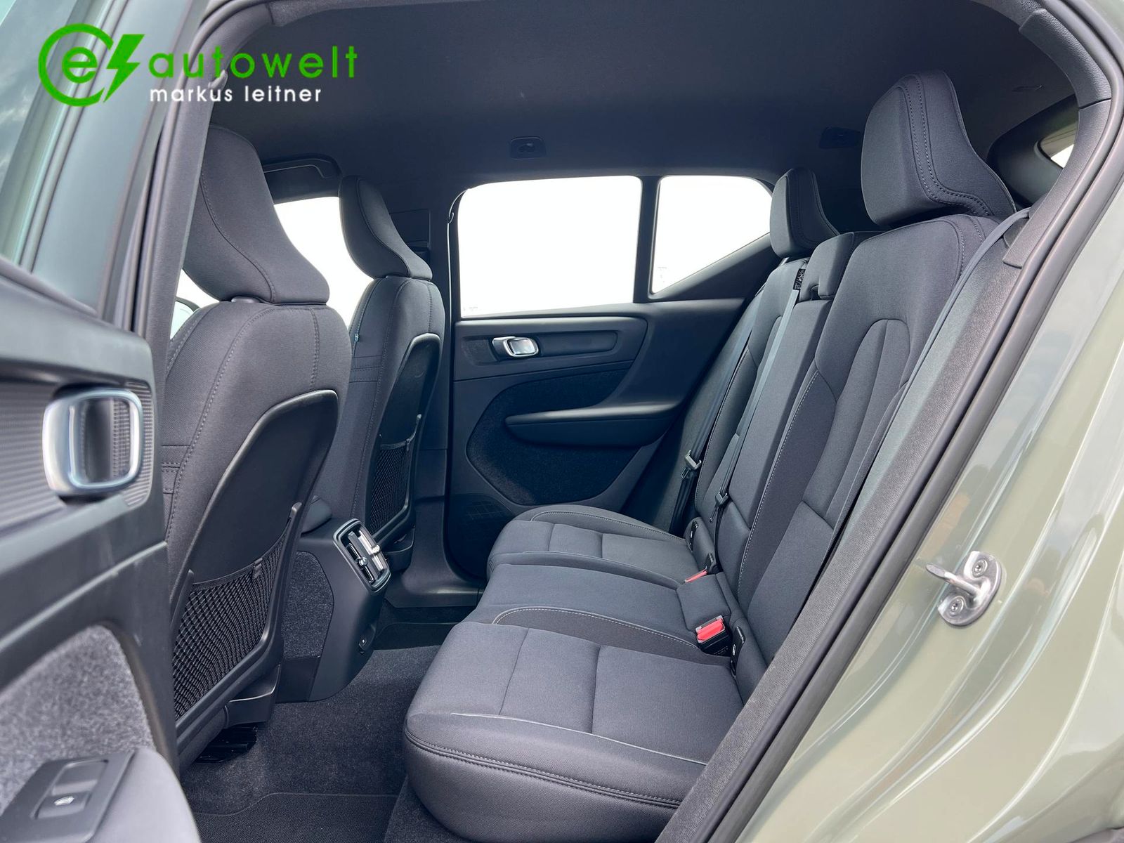 Volvo XC40 Plus Recharge Pure AWD - Samsaru's Car Outlet