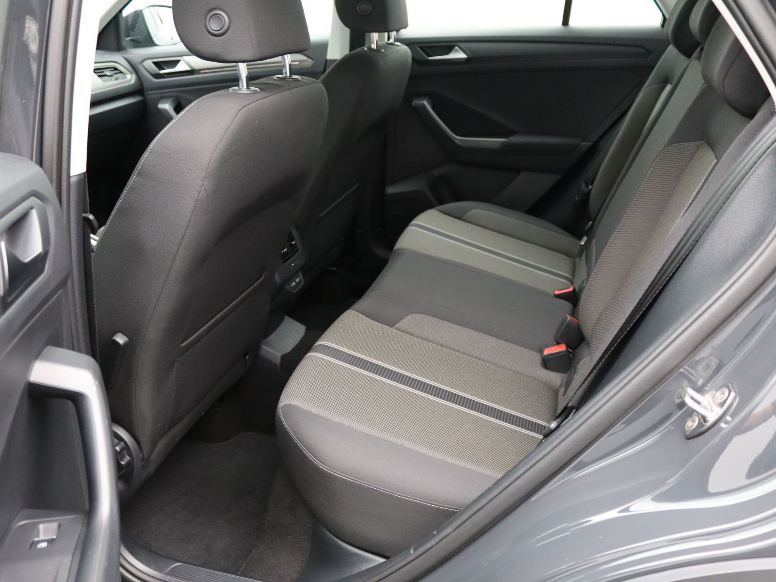 Volkswagen T-Roc Style 2.0 TDI DSG - Samsaru's Car Outlet