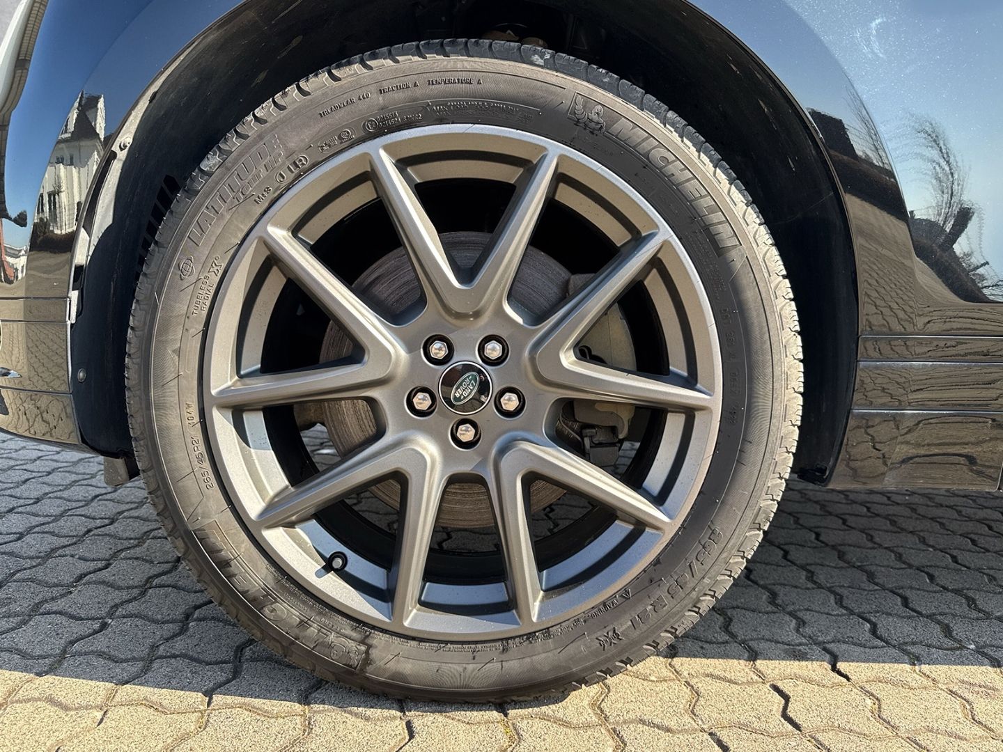 Range Rover Velar D300 R-Dynamic SE Black - Samsaru's Car Outlet
