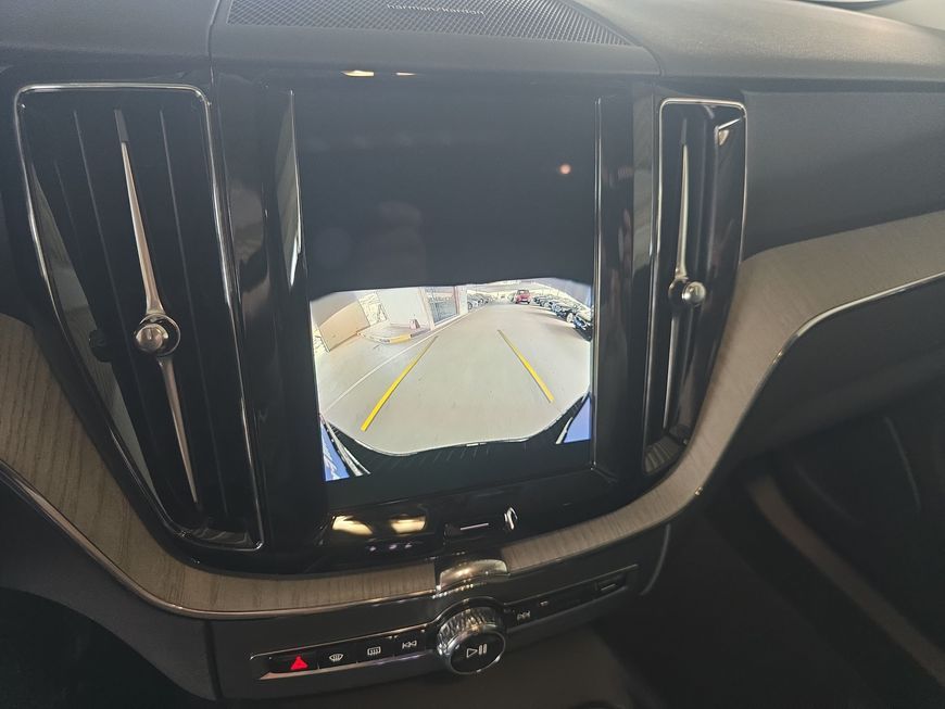 Volvo XC60 B5 B AWD Plus Dark 184 kW, 5-türig