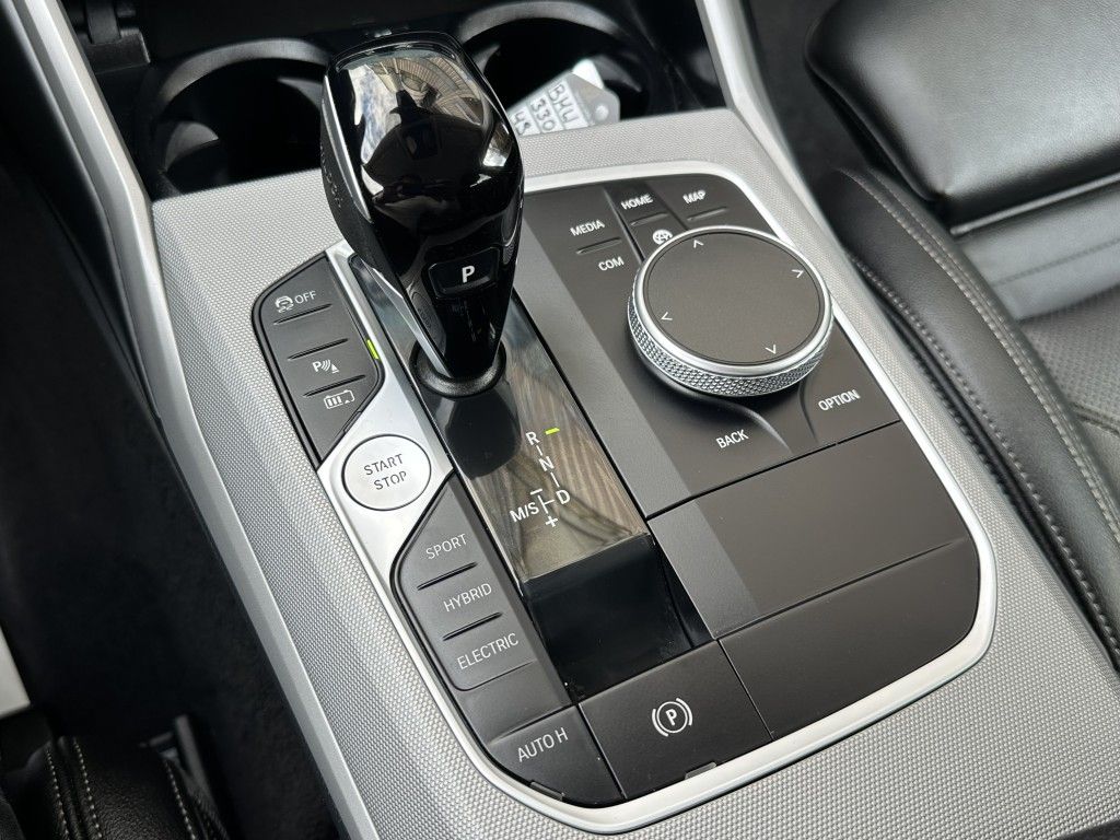BMW 330 e Touring Aut Advantage - Samsaru's Car Outlet