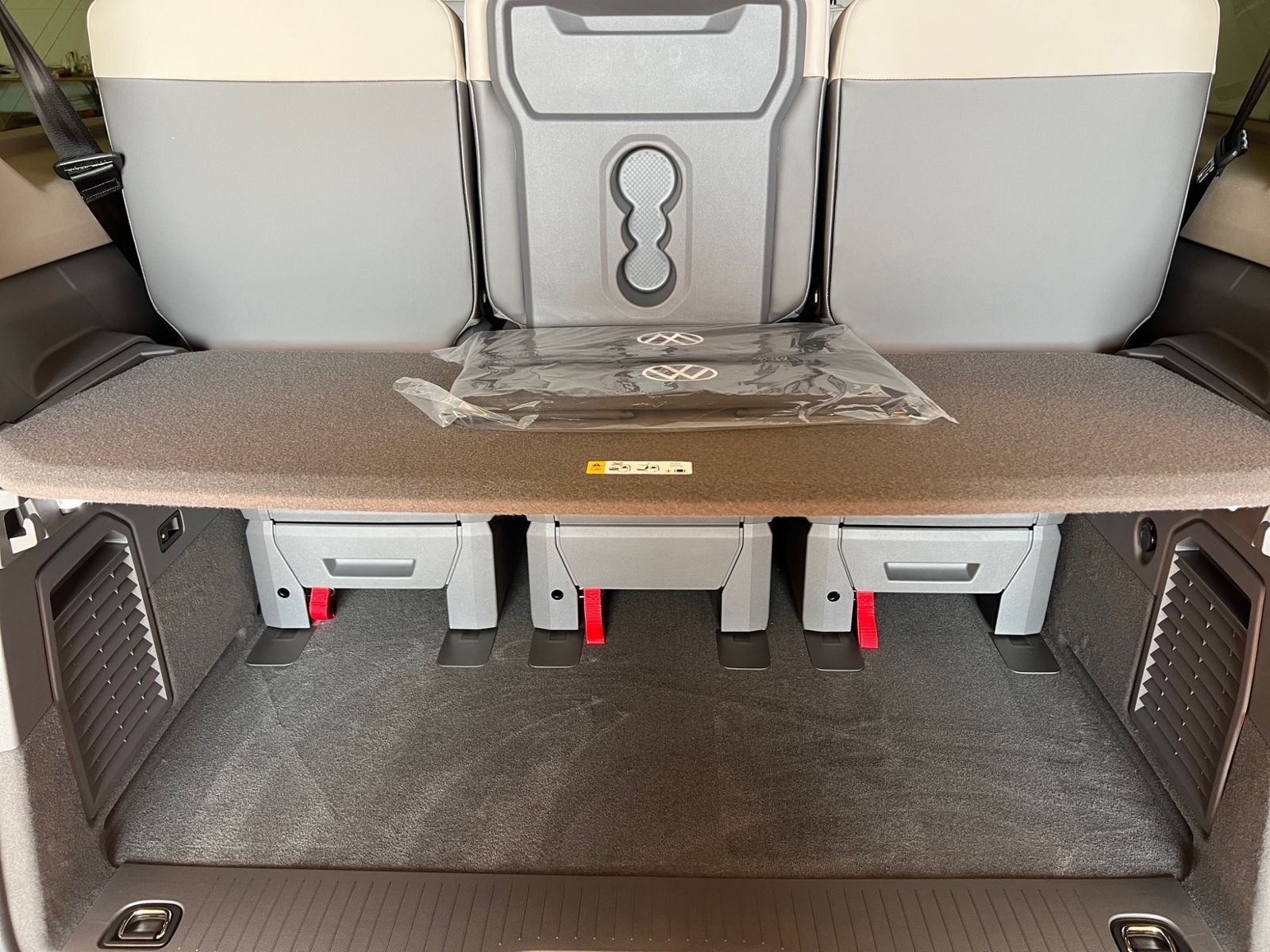 Volkswagen T7 Multivan 2.0 TDI Edition - Samsaru's Car Outlet