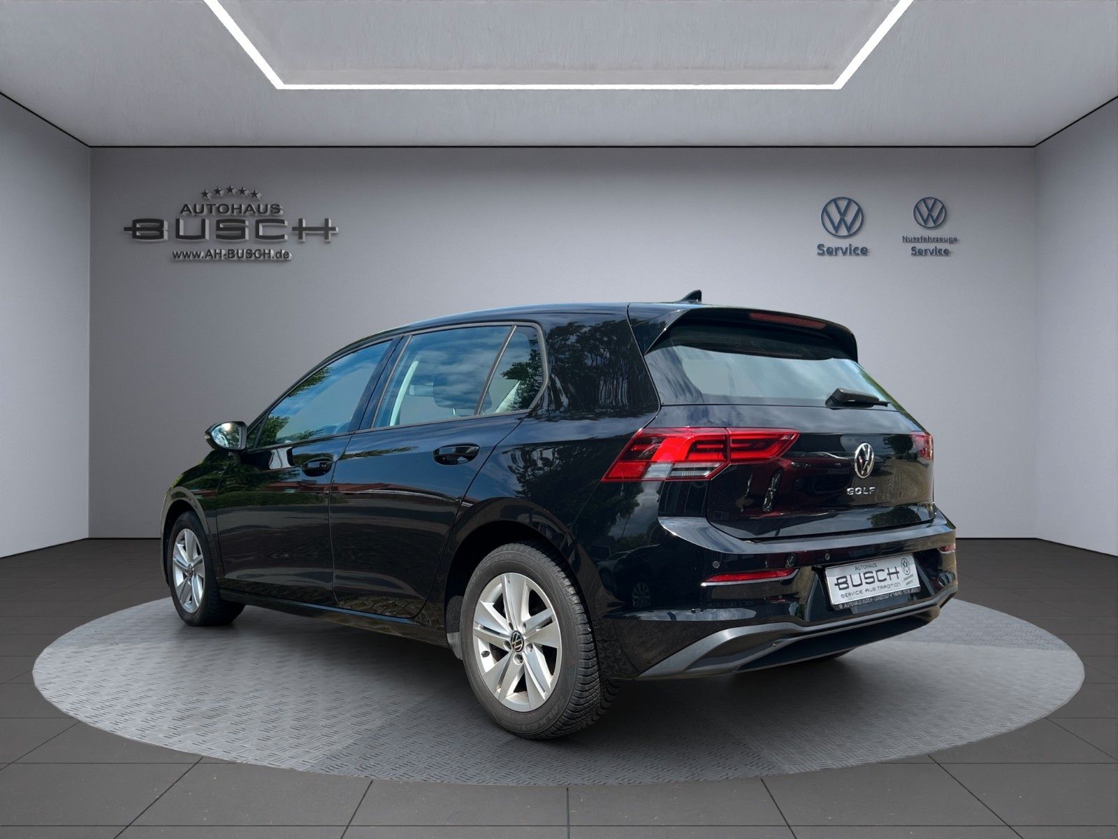 Volkswagen Golf VIII Life 1.5 TSI - Samsaru's Car Outlet