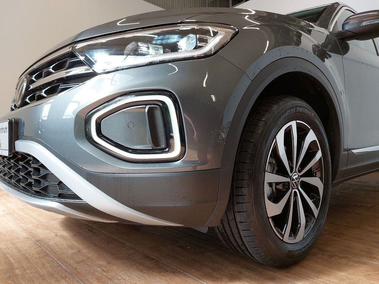 Volkswagen T-Roc 2.0 TDI Style - Samsaru's Car Outlet