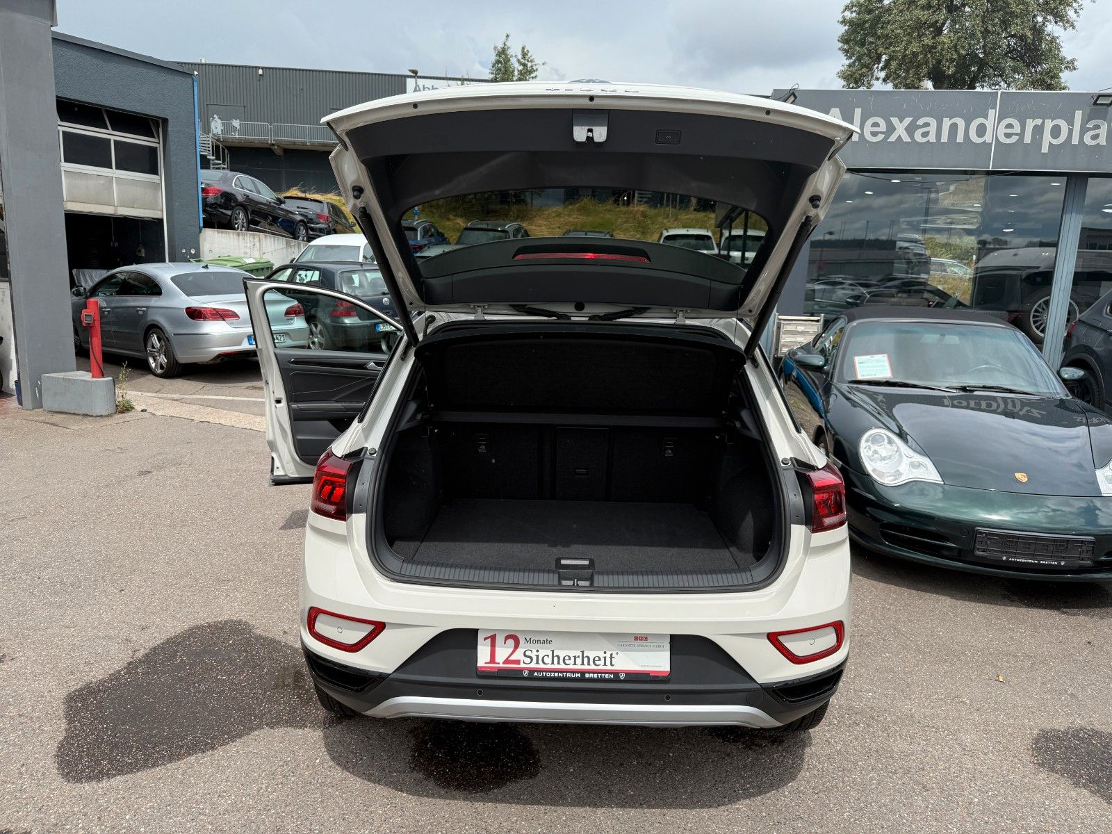 Volkswagen T-Roc 1.5 TSI Black - Samsaru's Car Outlet