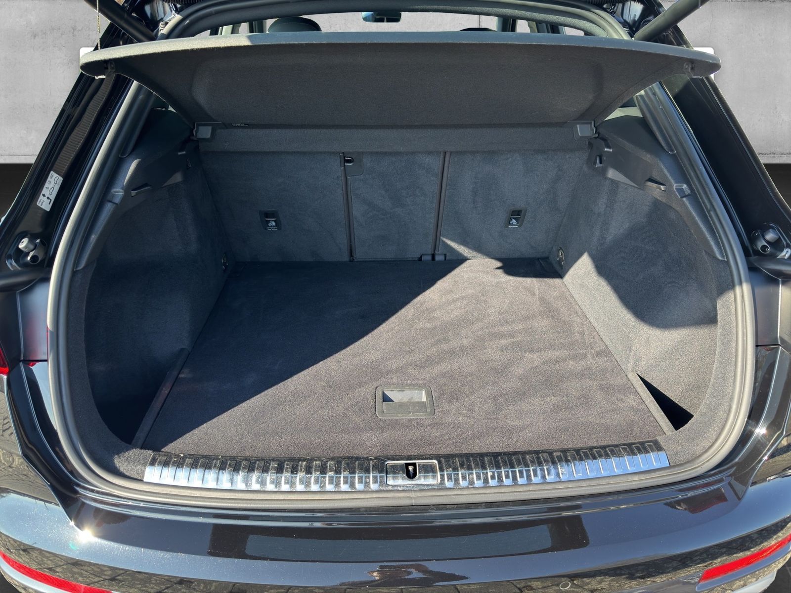 Audi Q3 45 TFSI quattro - Samsaru's Car Outlet