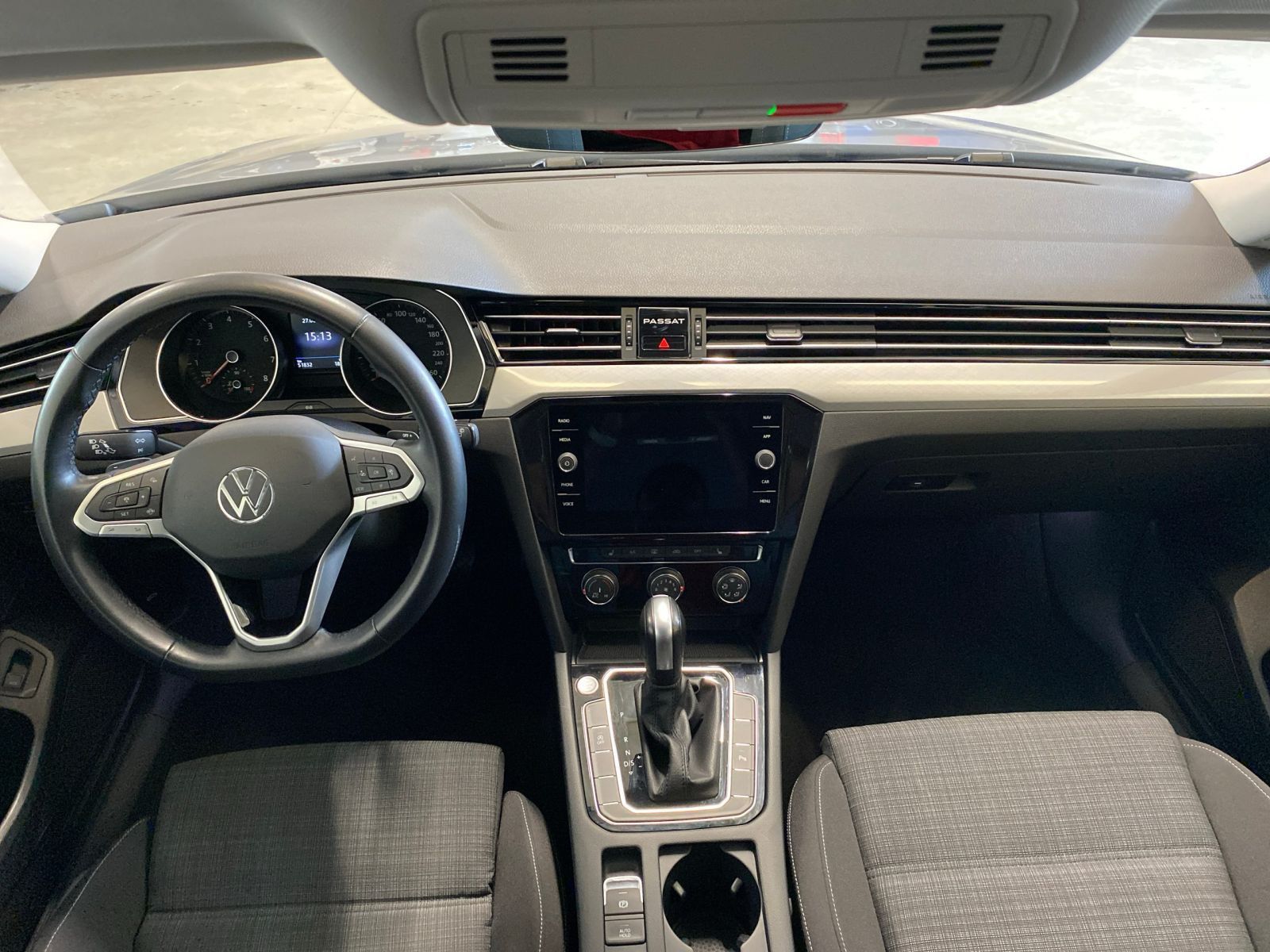 Volkswagen Passat Variant 1.5 TSI Business - Samsaru's Car Outlet