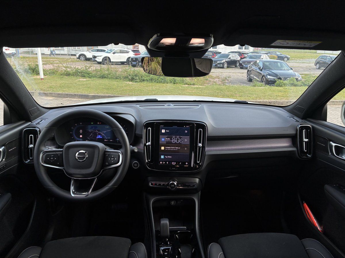 Volvo XC40 B4 Plus Dark AHK LED 360° 8-fach