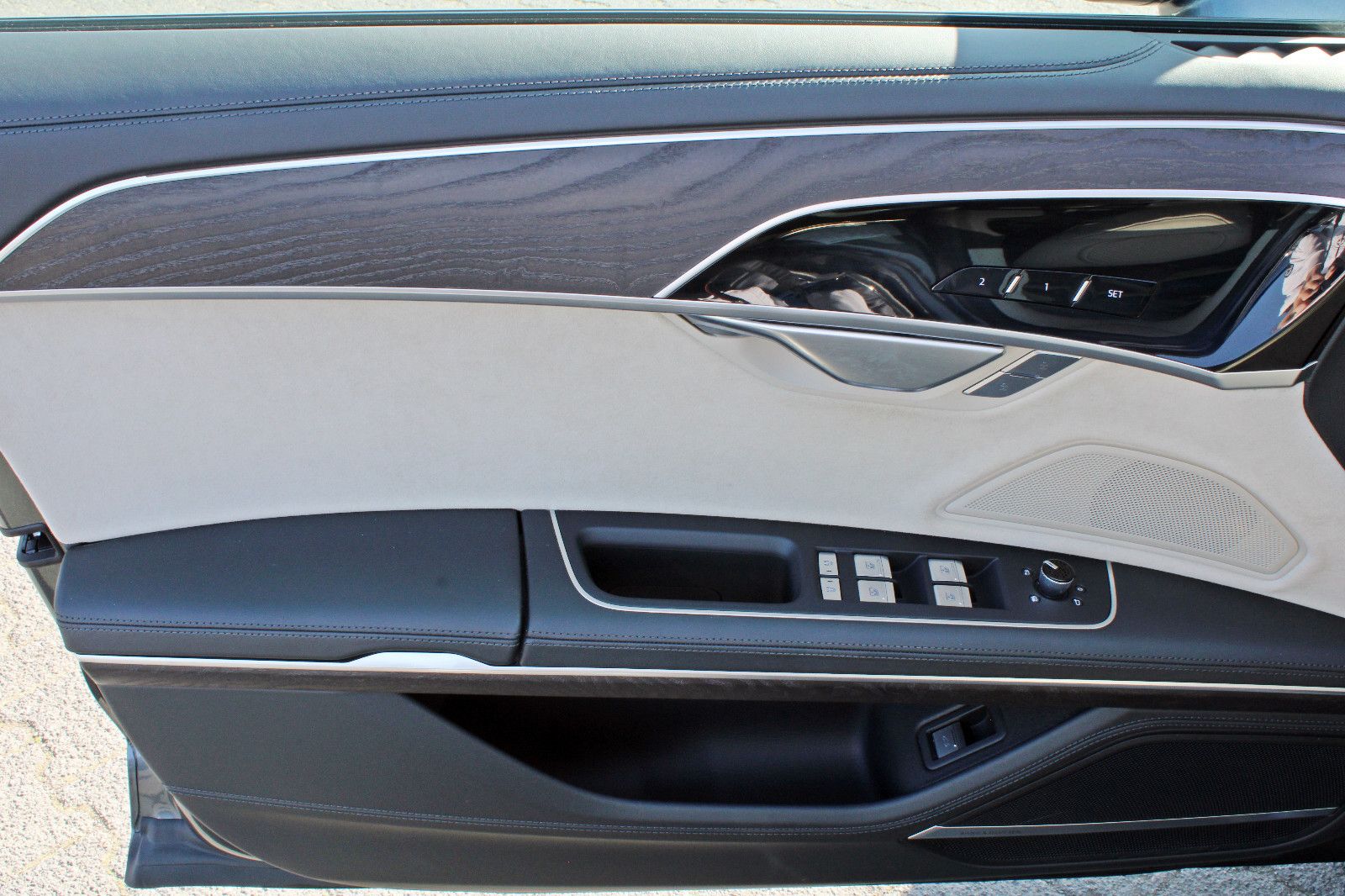 Audi A8 Lang 50TDI S LINE BLACK - Samsaru's Car Outlet