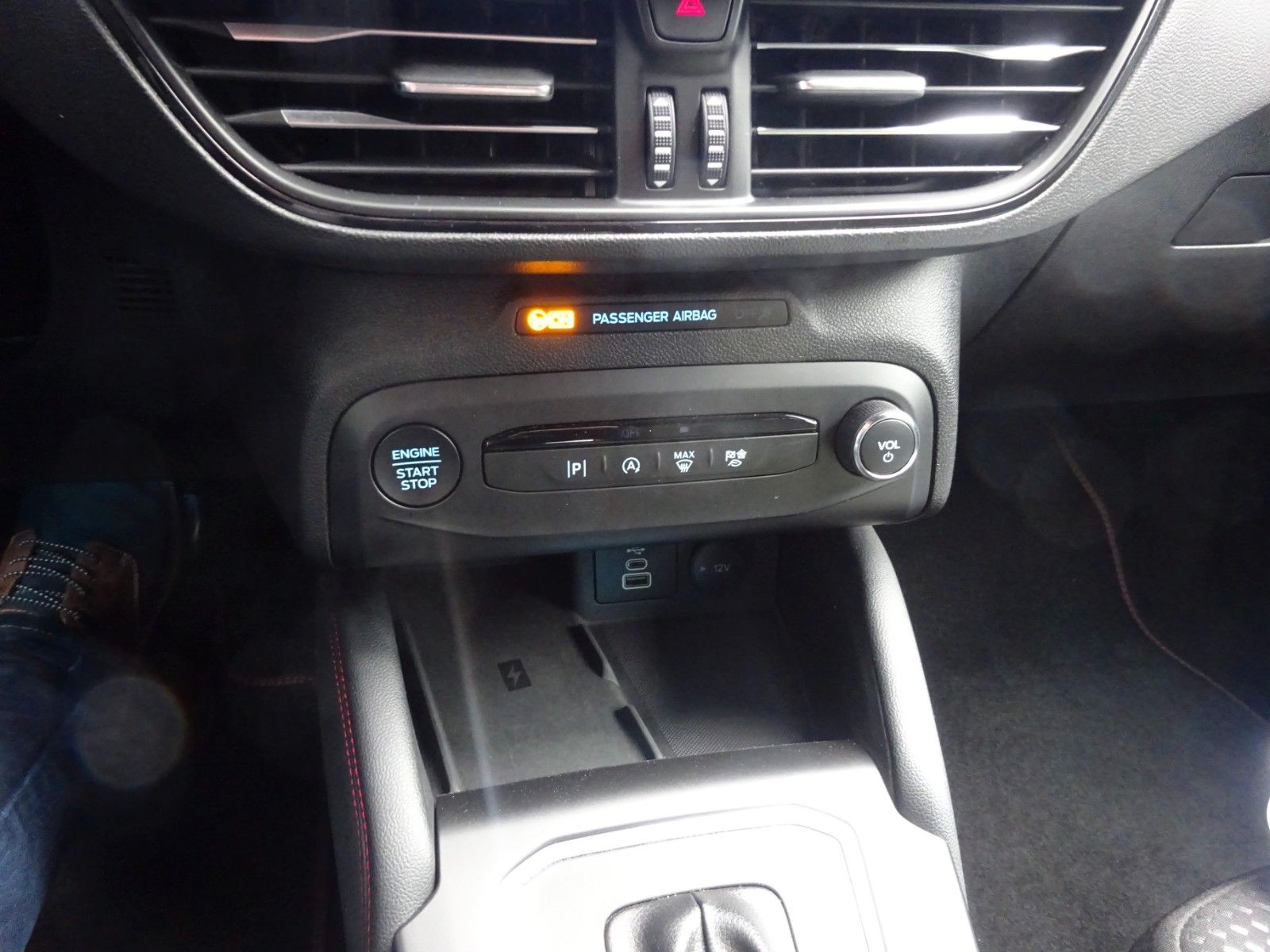 Ford Focus Turnier ST-Line X Autom AHK iACC HuD